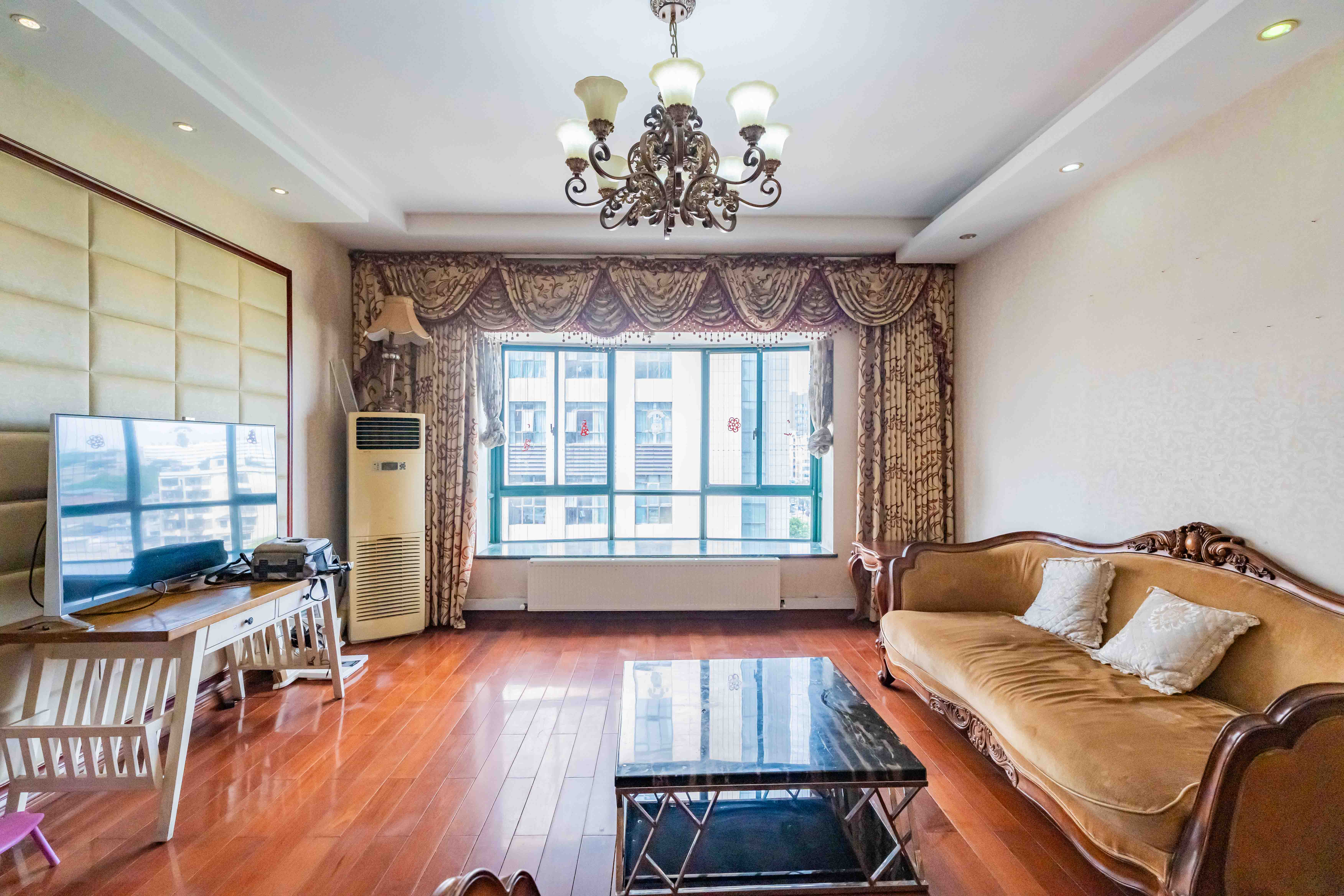 四季阳光花城  3室2厅2卫    190.0万 四季阳光花城  3室2厅2卫    190.0万