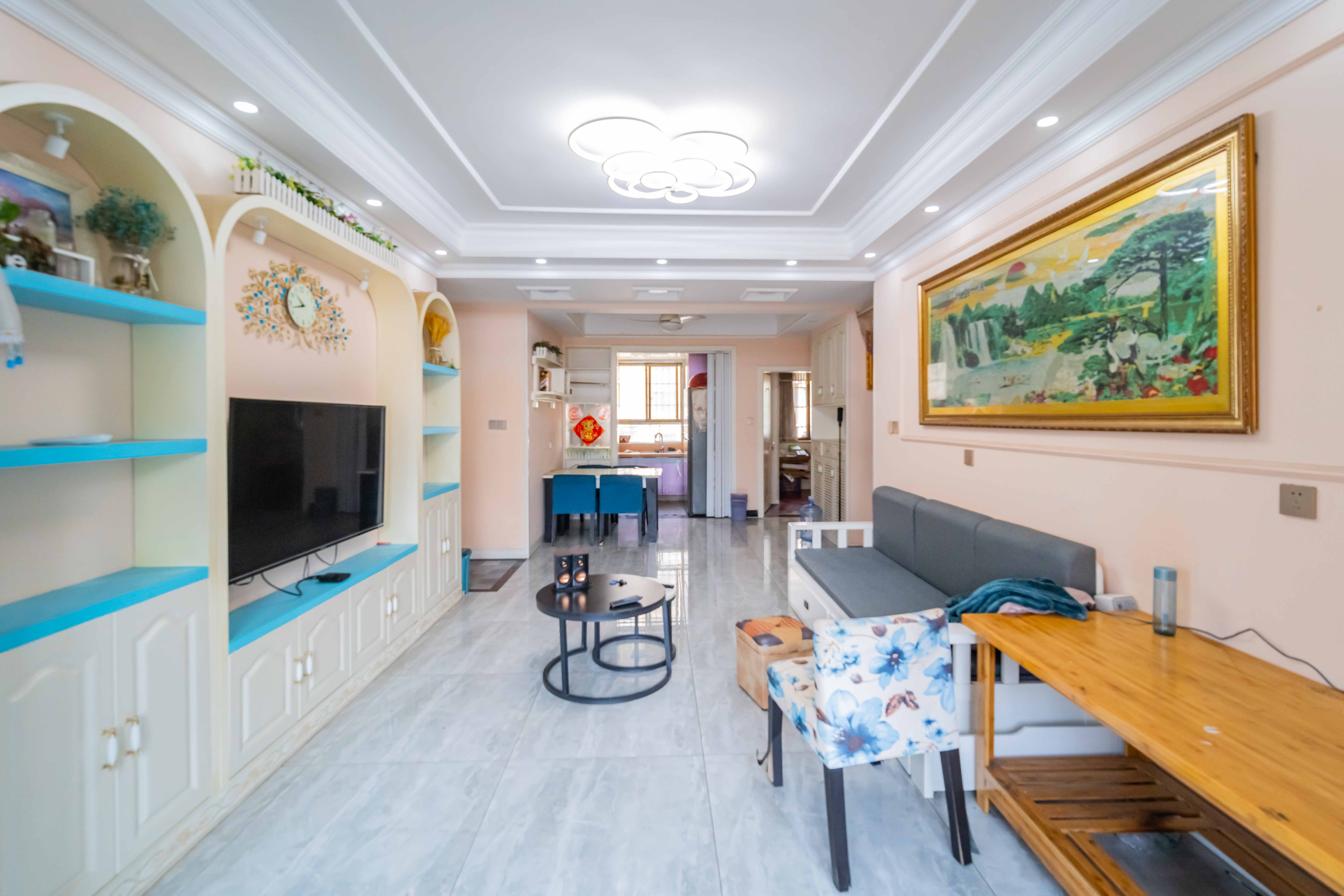 湘核佳苑  3室2厅1卫    118.0万 湘核佳苑  3室2厅1卫    118.0万客厅