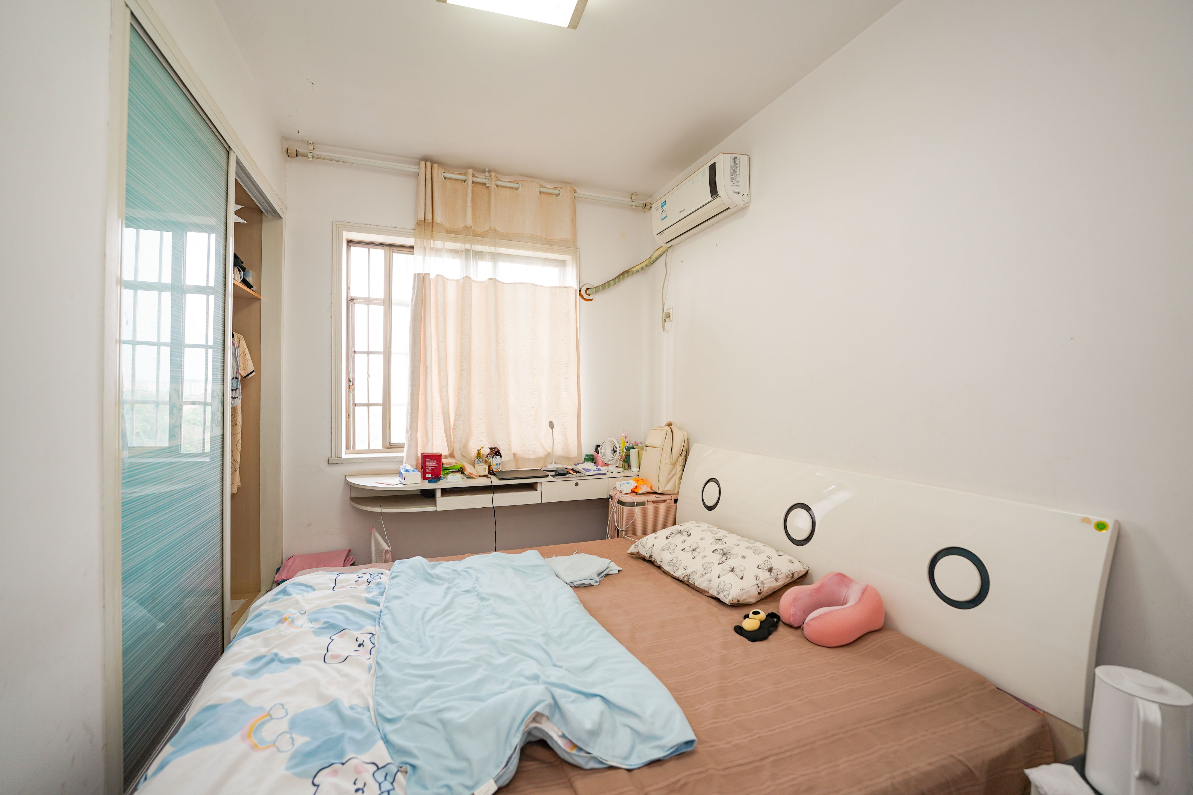 南郡明珠  4室2厅2卫   68.00万卧室