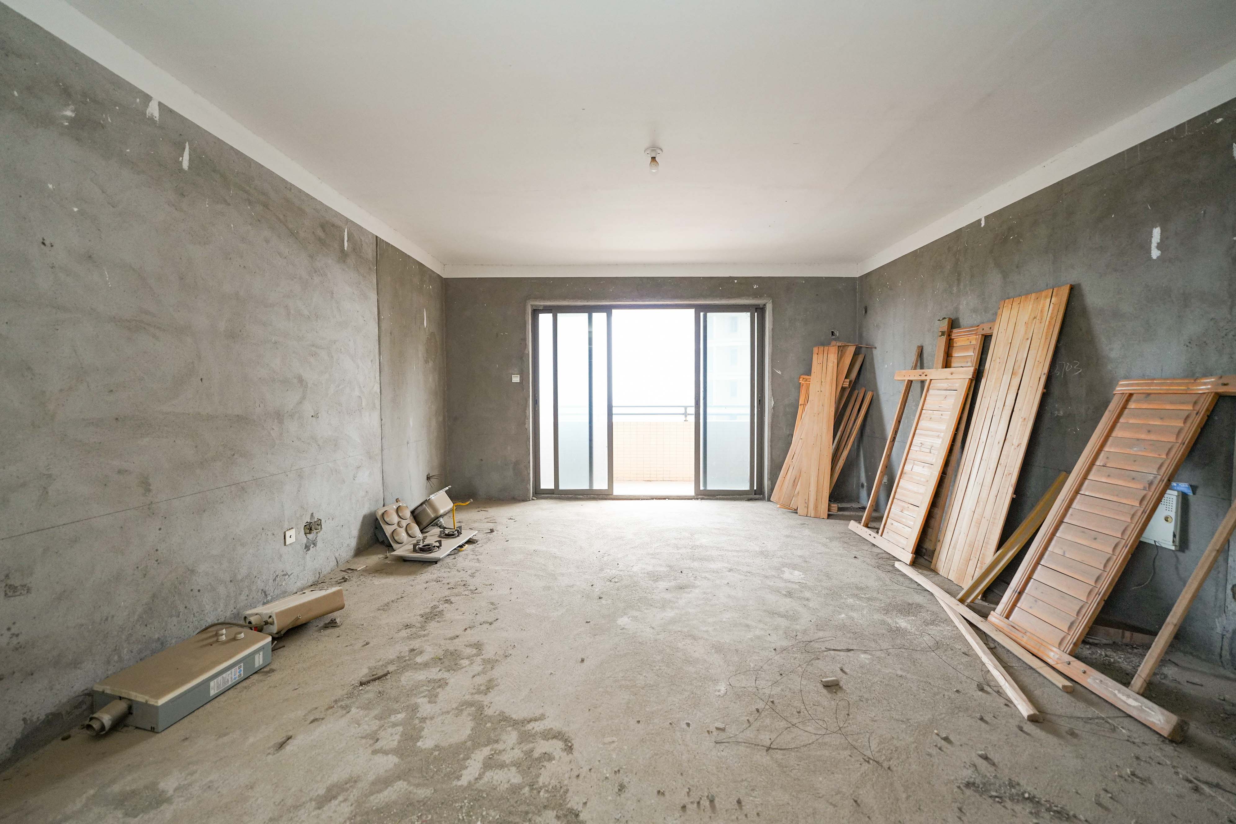 幸福庄园 5室2厅3卫 108.0万 幸福庄园 5室2厅3卫 108.0万客厅