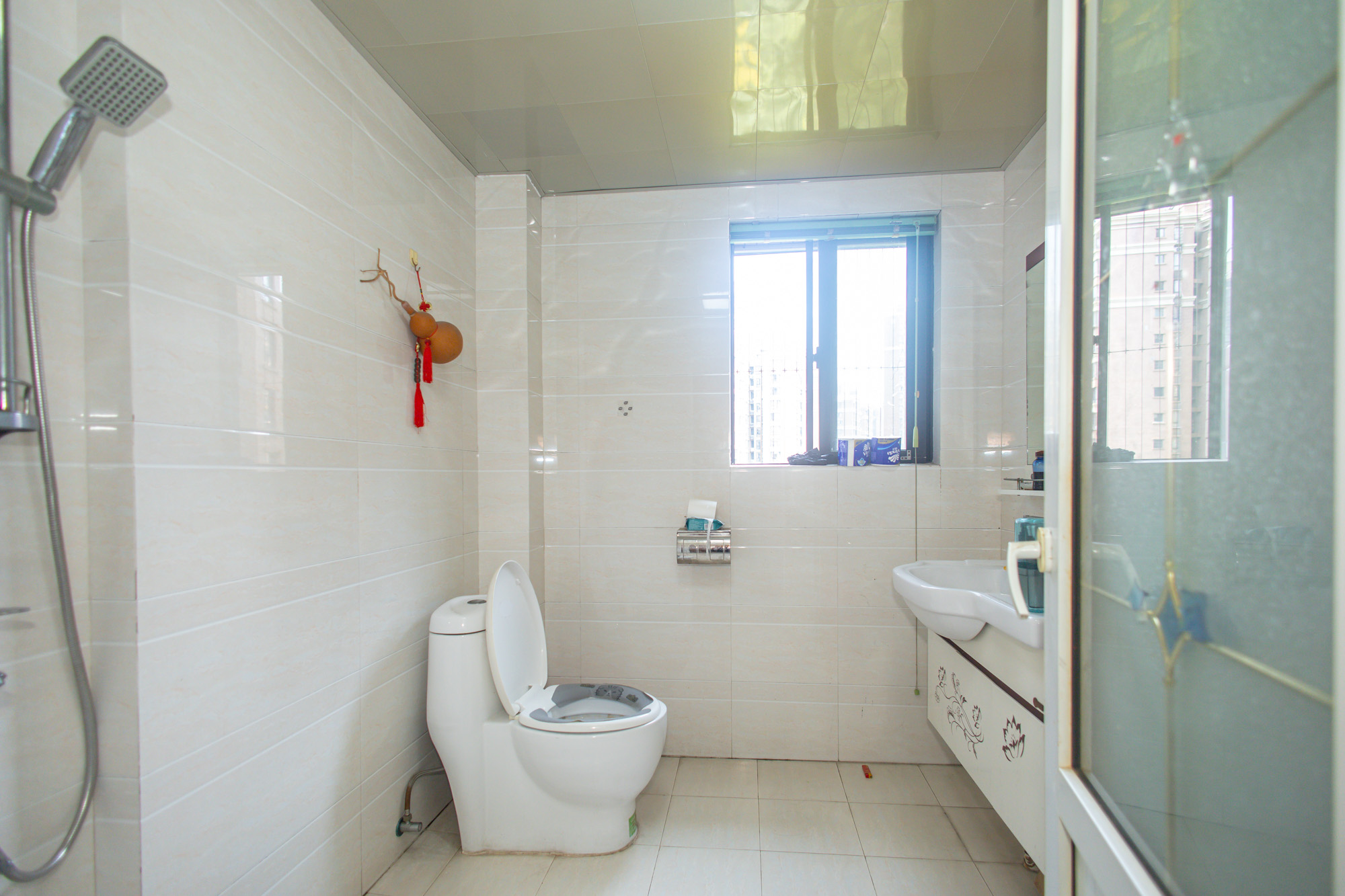 华润凤凰城一期  3室2厅2卫    85.8万卫生间