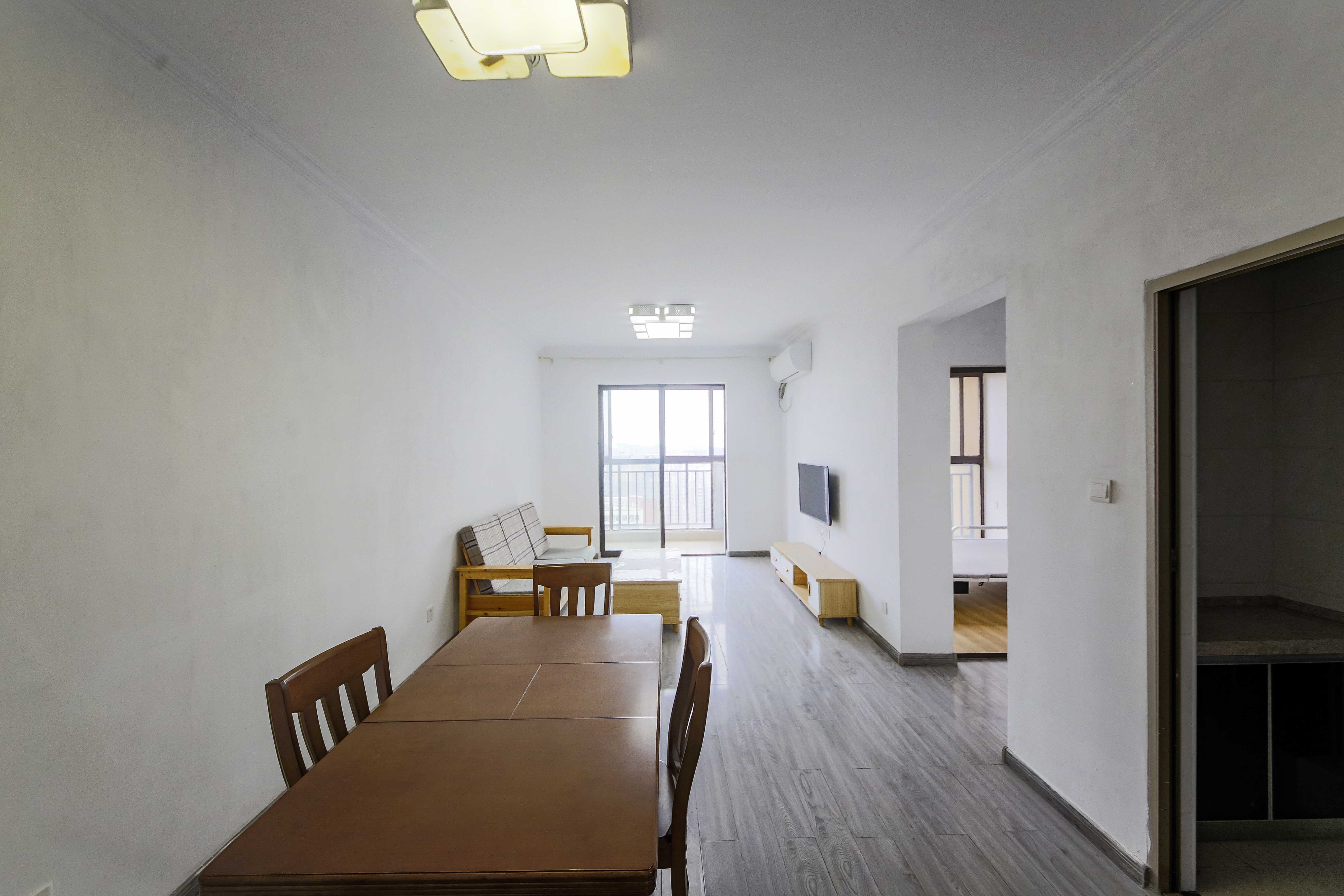 中建信和城  3室2厅1卫   105.00万客厅