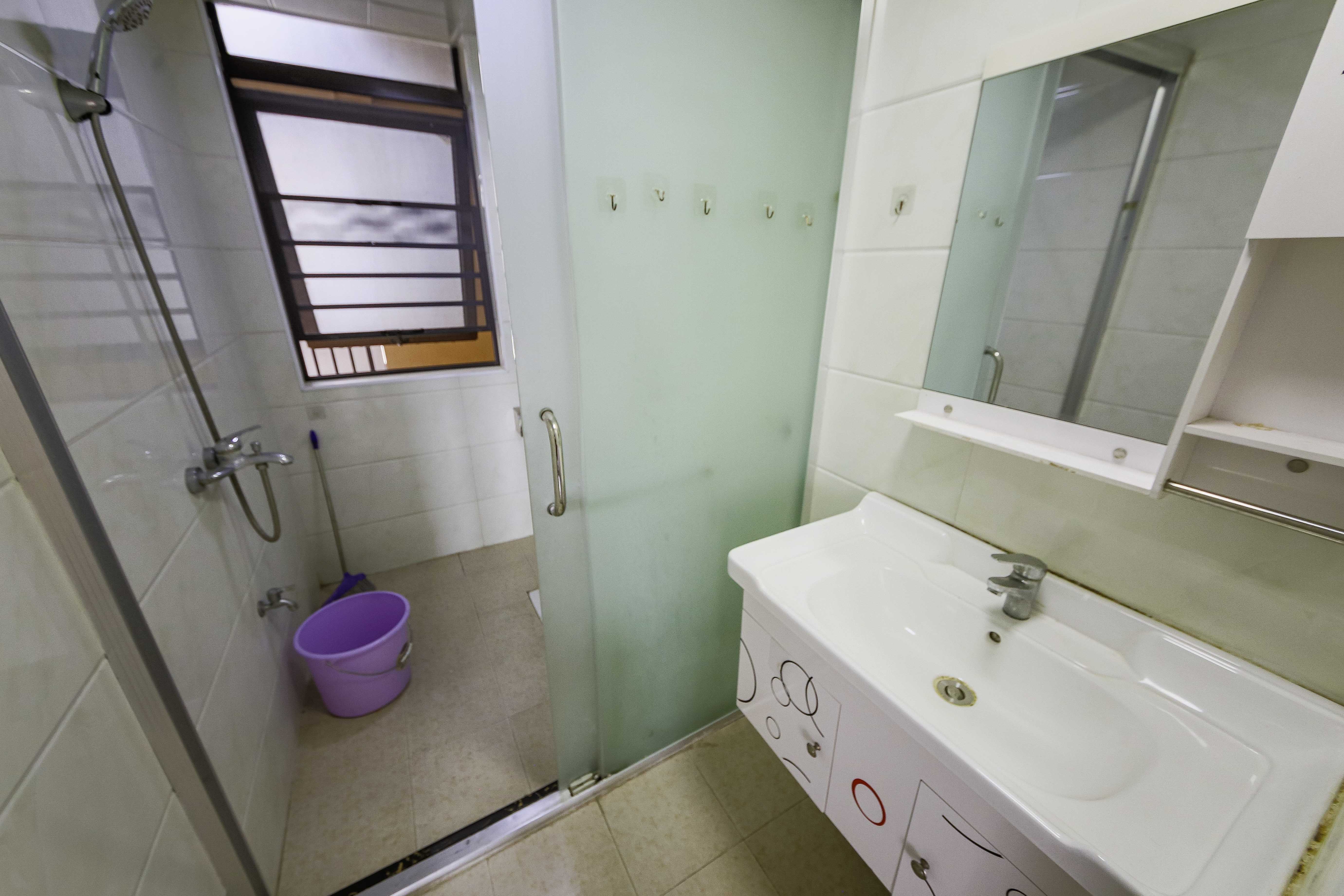中建信和城  3室2厅1卫   105.00万卫生间