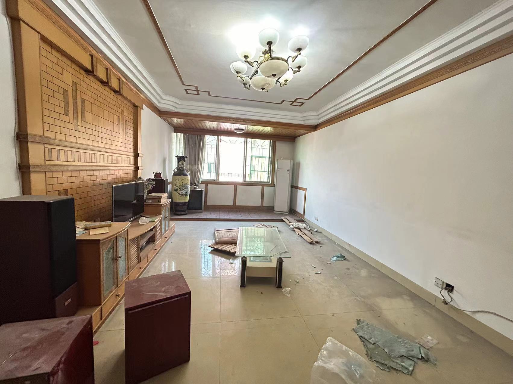 银苑小区 4室2厅2卫 68.0万 银苑小区 4室2厅2卫 68.0万室内图