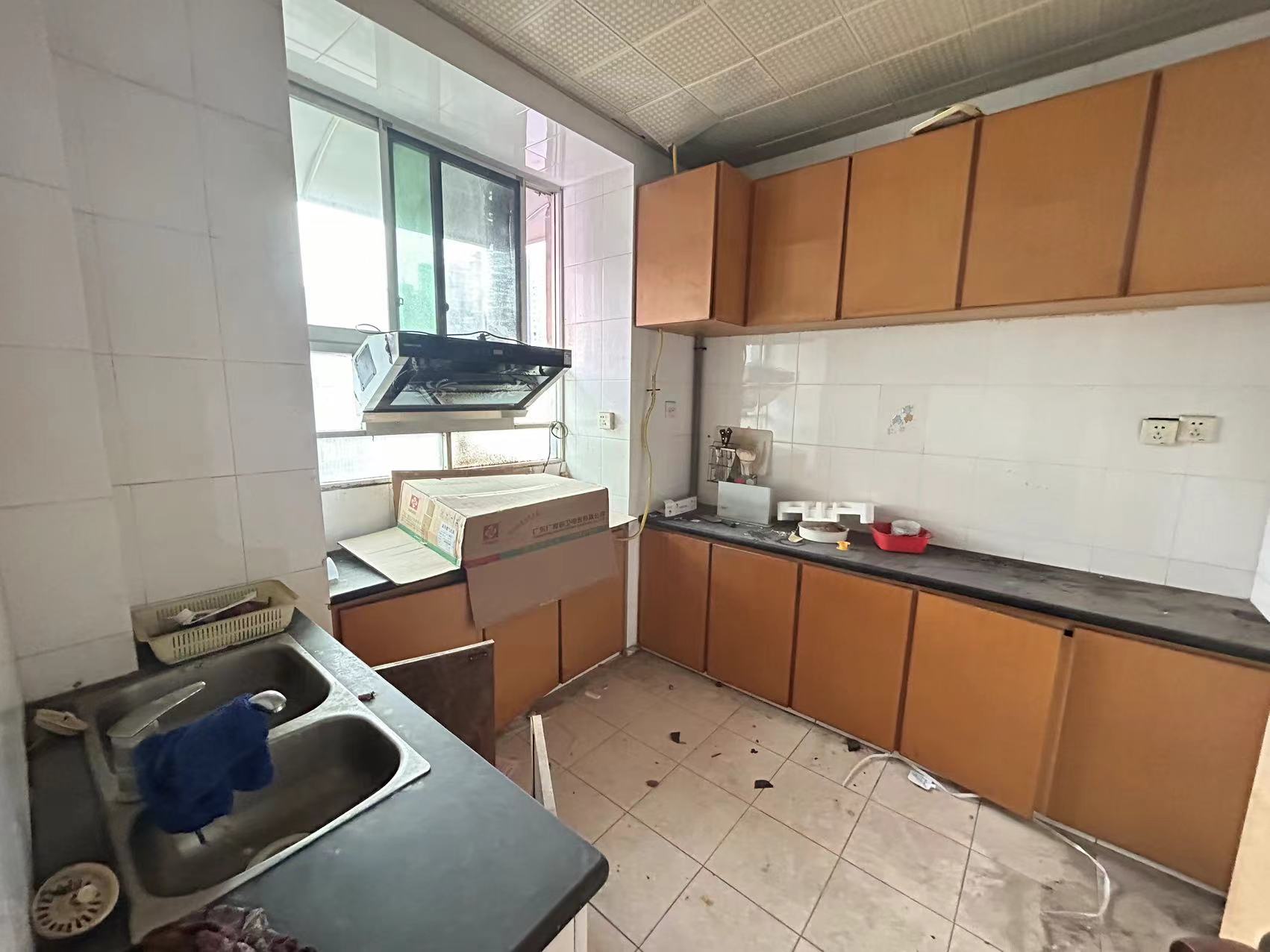 银苑小区 4室2厅2卫 68.0万 银苑小区 4室2厅2卫 68.0万室内图