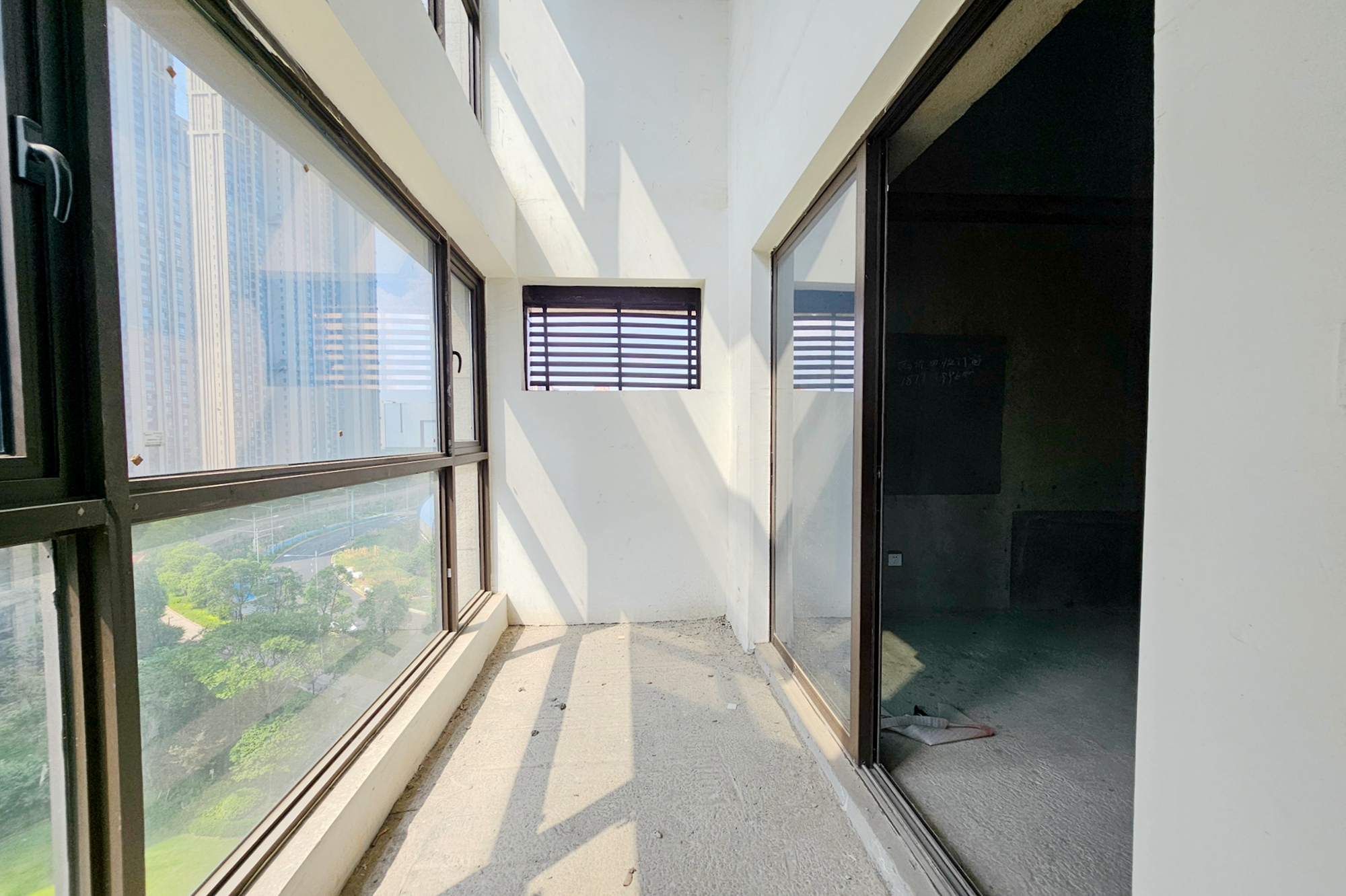 明昇壹城（明昇时代广场）二期  3室2厅2卫   135.00万阳台