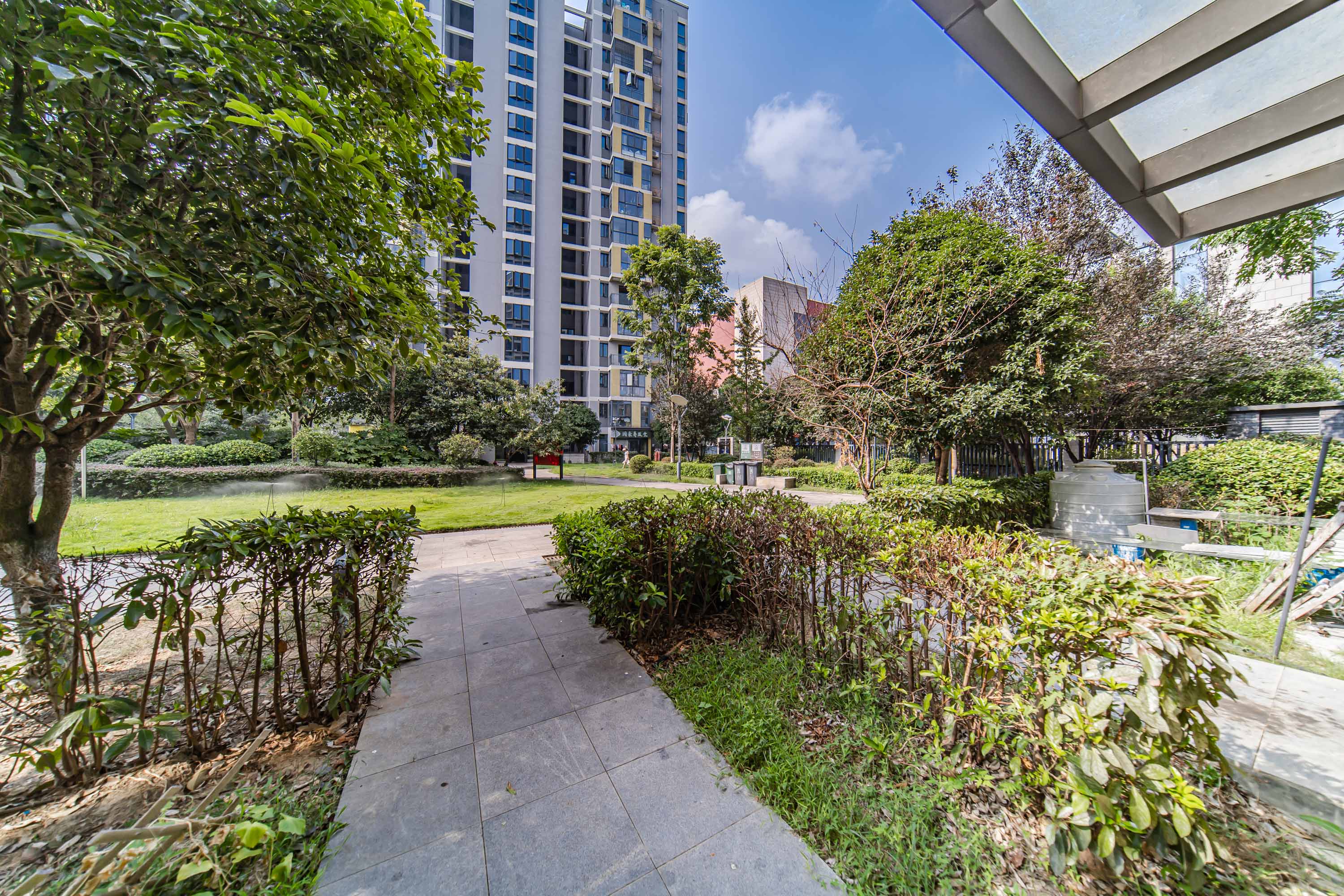 阳光100一期、四五期 2室2厅1卫 85.0万 阳光100一期、四五期 2室2厅1卫 85.0万其他