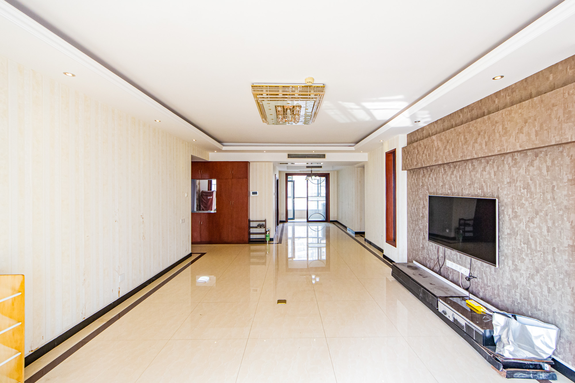 北辰三角洲D3区  5室2厅3卫   350.00万客厅