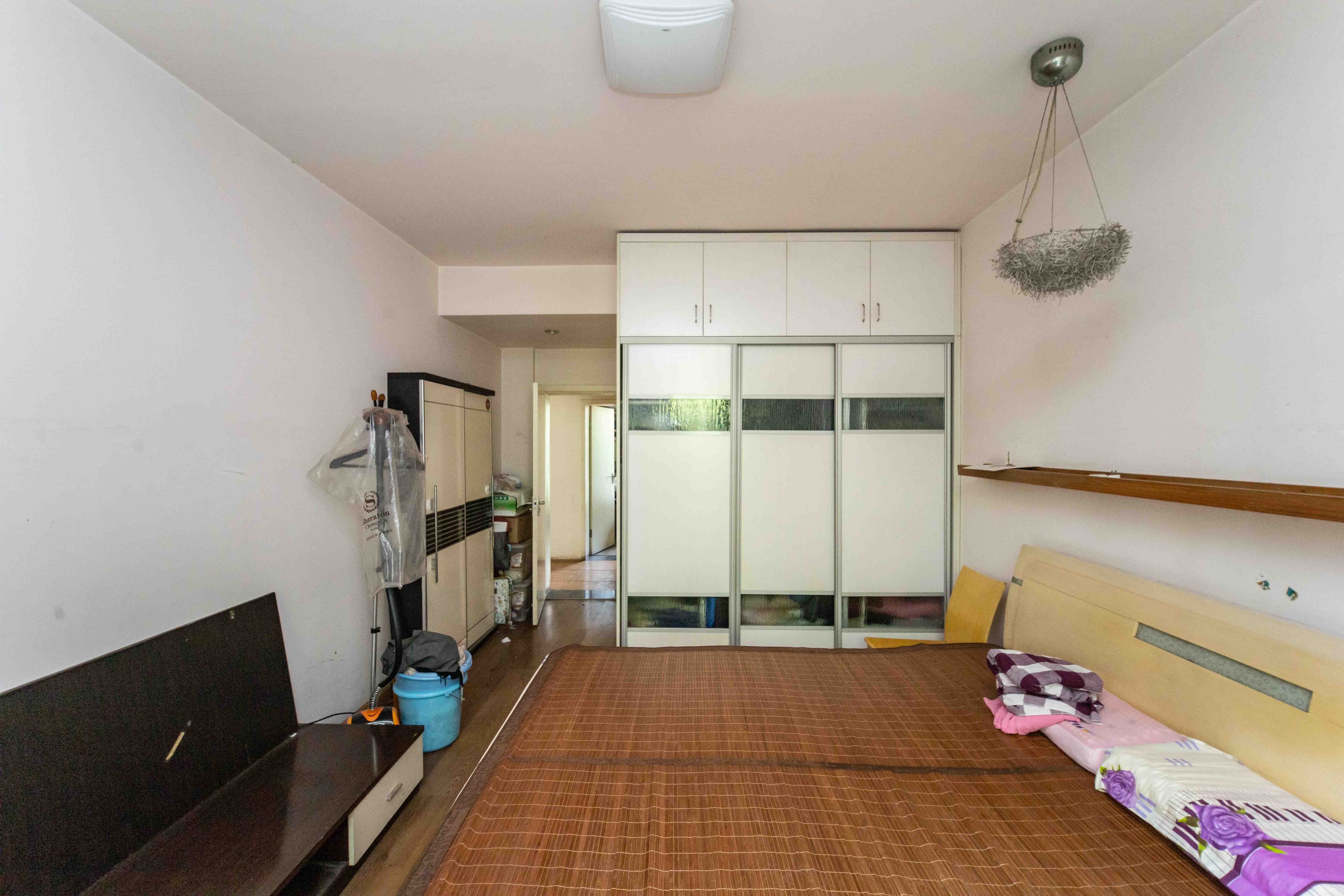 西街花园  2室2厅1卫   125.00万卧室
