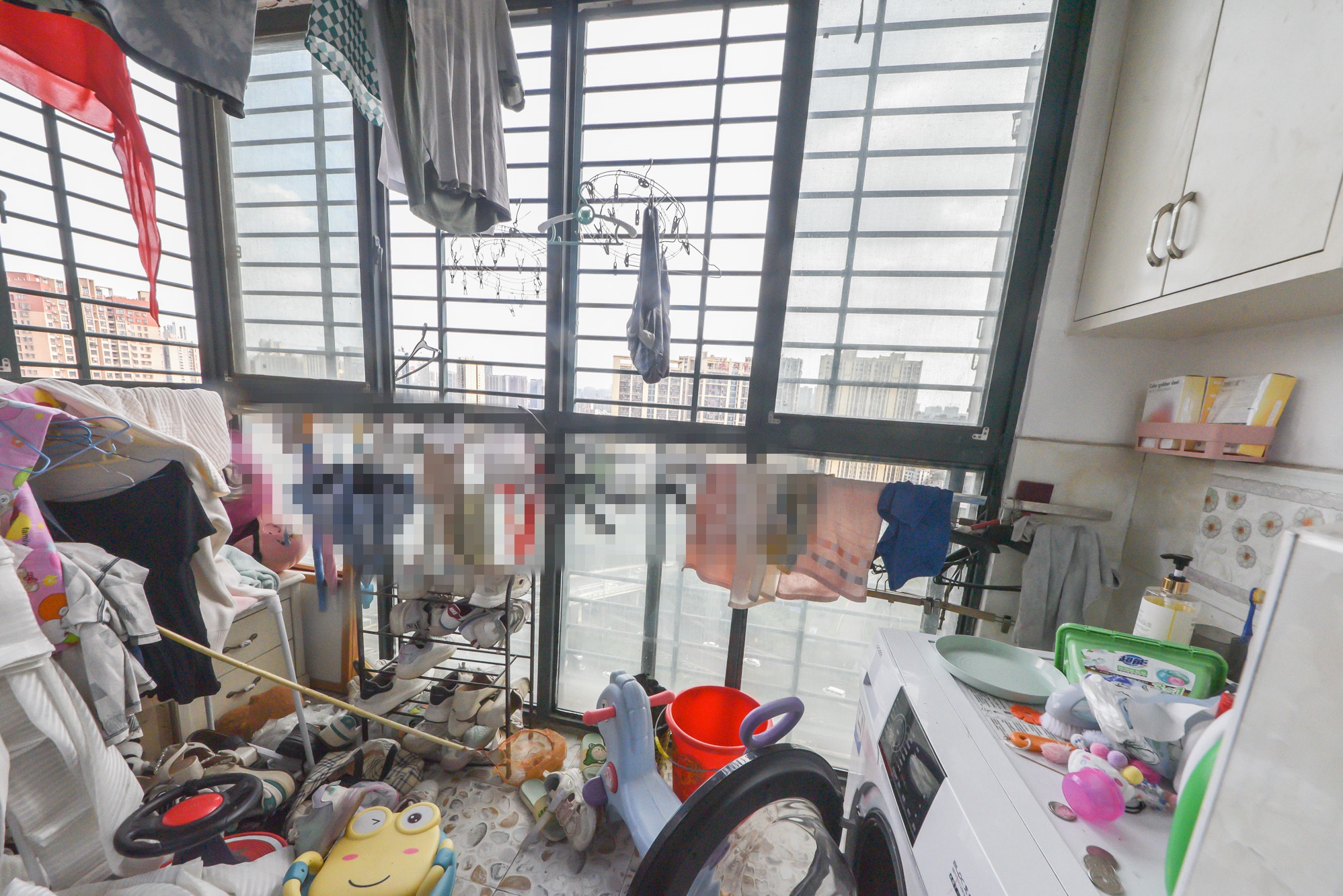 尊邸华庭  3室2厅1卫   85.00万阳台