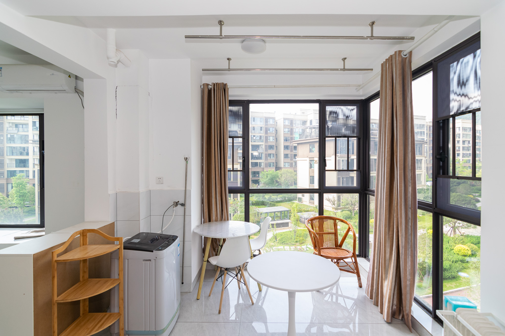 润和谷山郡(悦禧山庄水榭花都)  1室1厅1卫    46.0万 润和谷山郡(悦禧山庄水榭花都)  1室1厅1卫    46.0万阳台