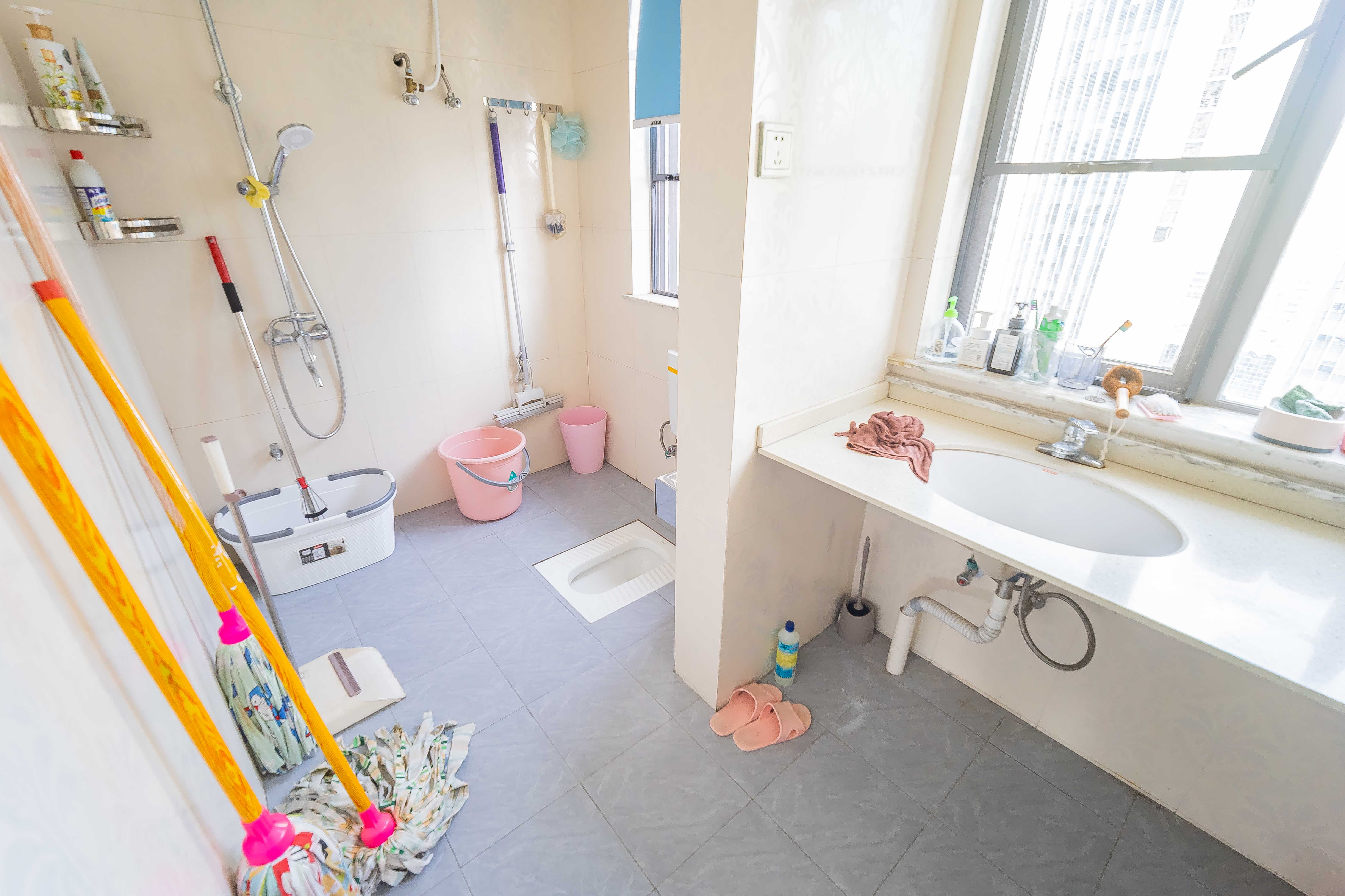 建鸿达华都（华都小户型及大华写字楼）  1室2厅1卫   320.00万卫生间