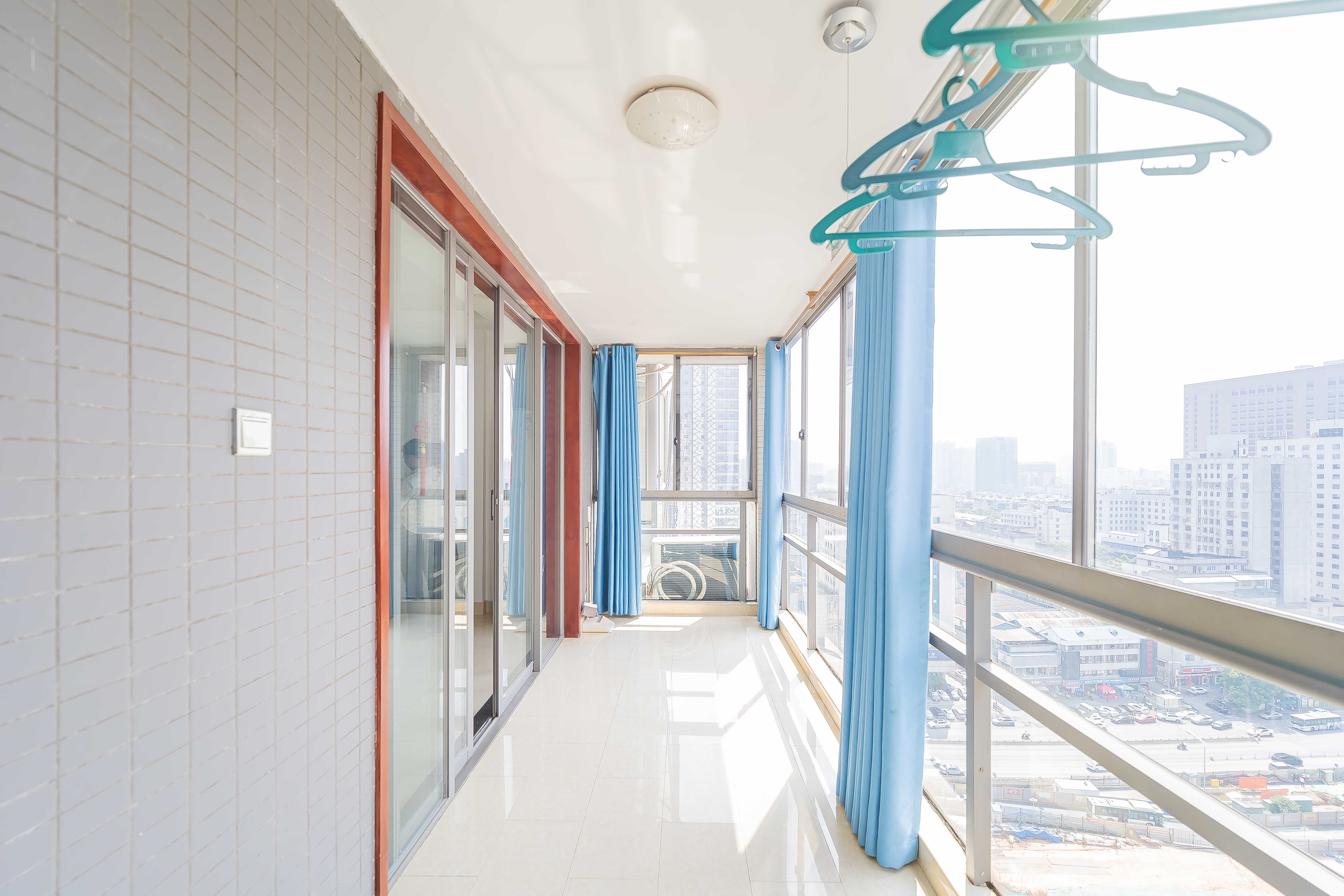 建鸿达华都（华都小户型及大华写字楼）  1室2厅1卫   320.00万阳台