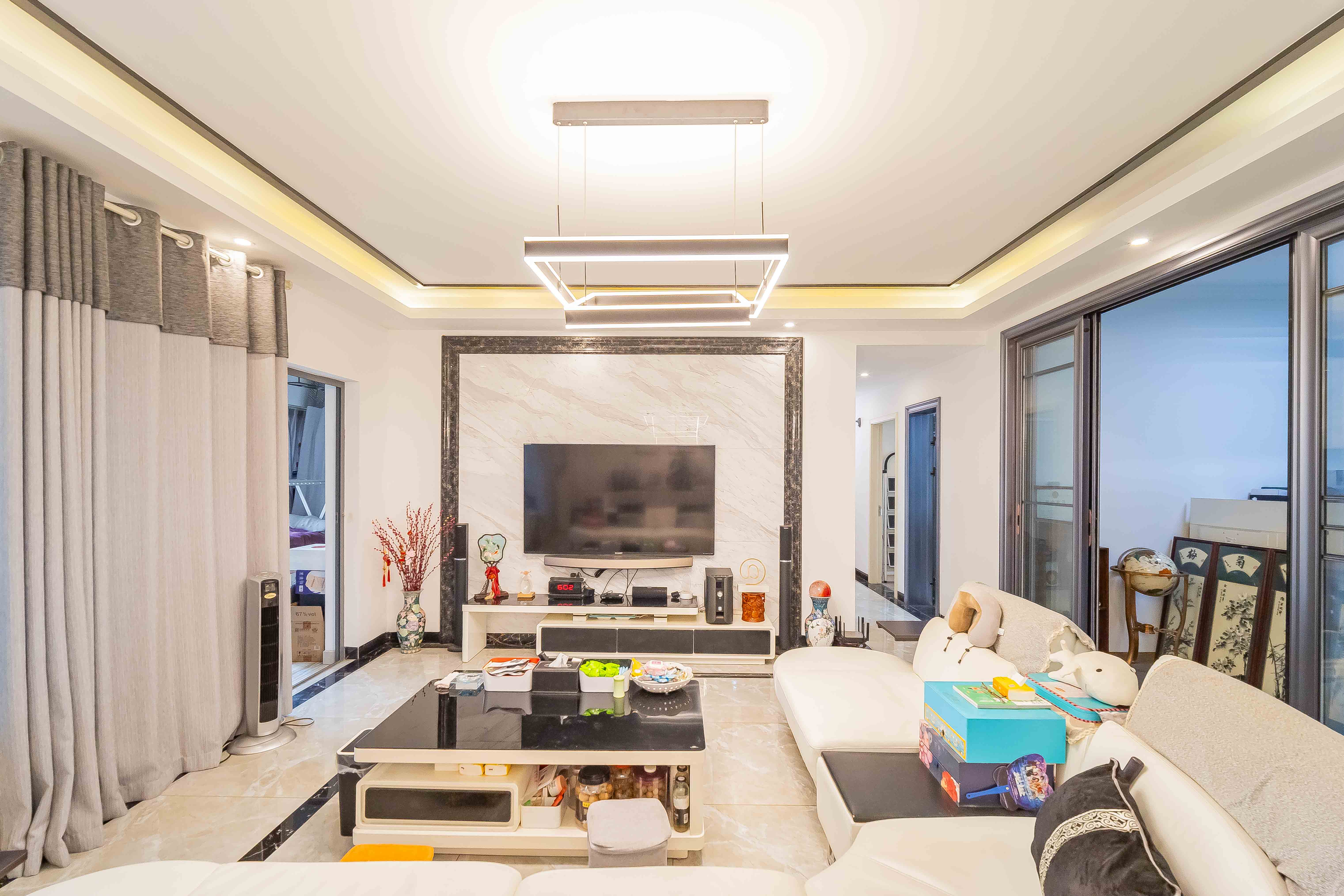 保利国际广场  4室2厅2卫    288.0万 保利国际广场  4室2厅2卫    288.0万客厅