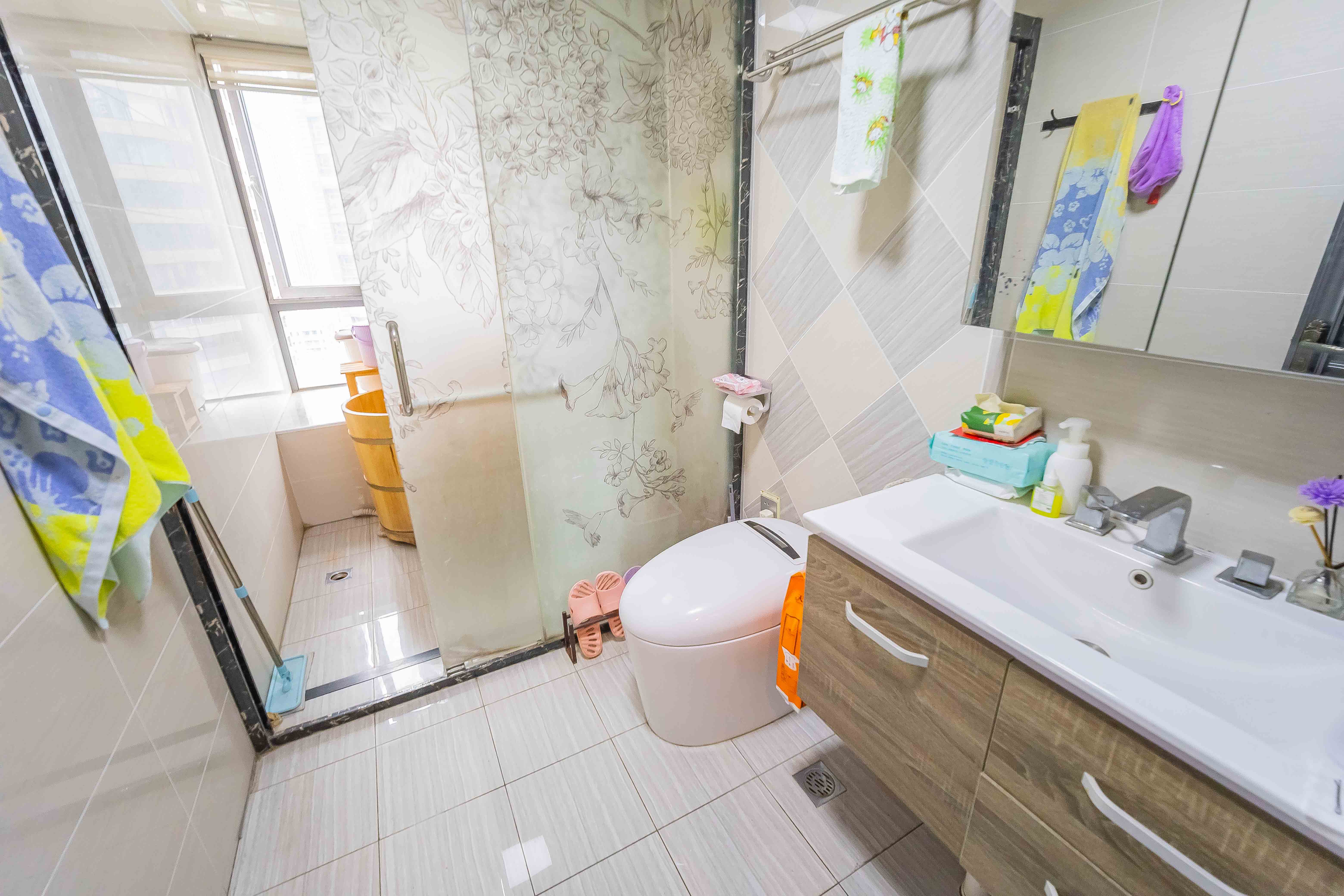 保利国际广场  4室2厅2卫    288.0万 保利国际广场  4室2厅2卫    288.0万卫生间