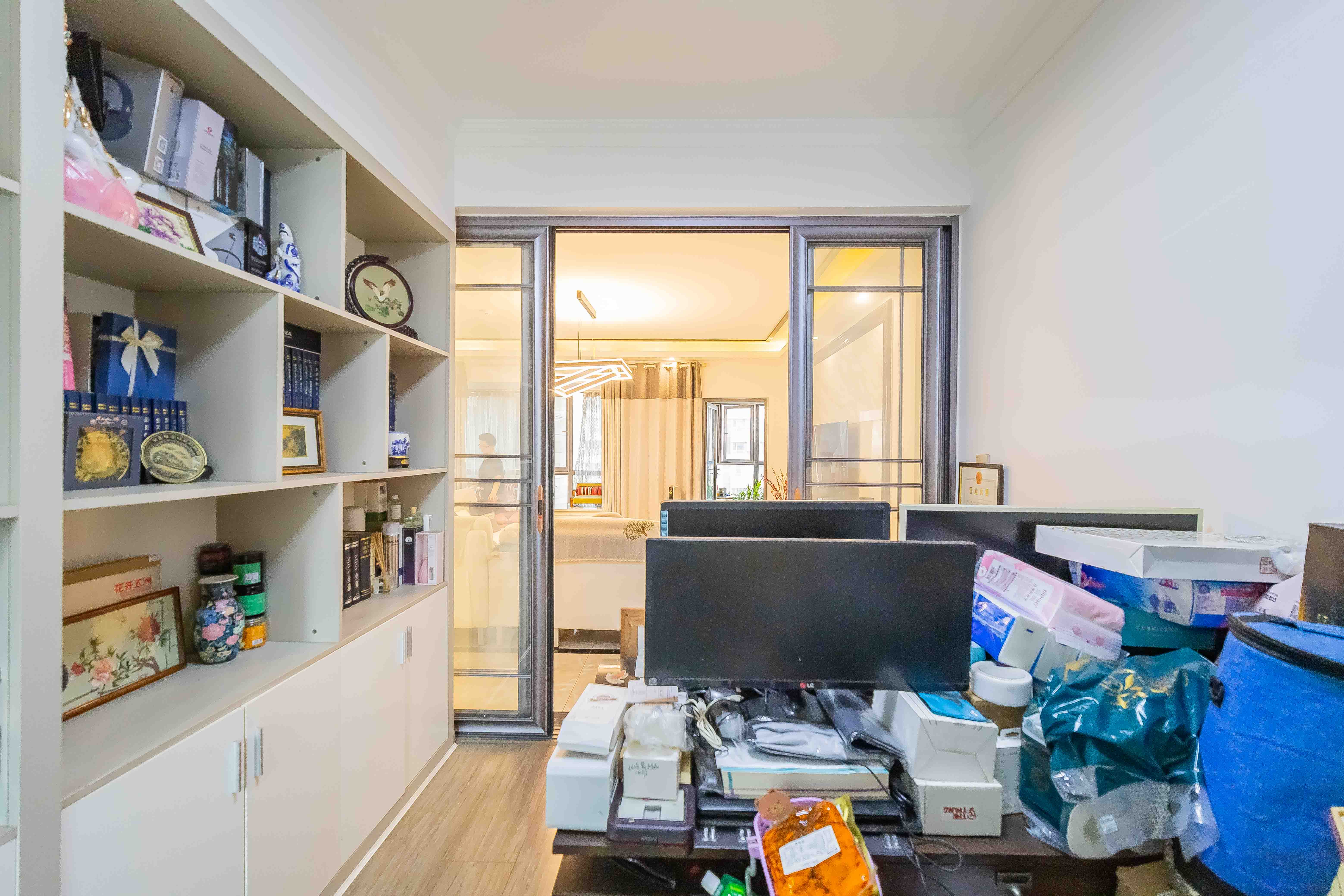 保利国际广场  4室2厅2卫    288.0万 保利国际广场  4室2厅2卫    288.0万卧室