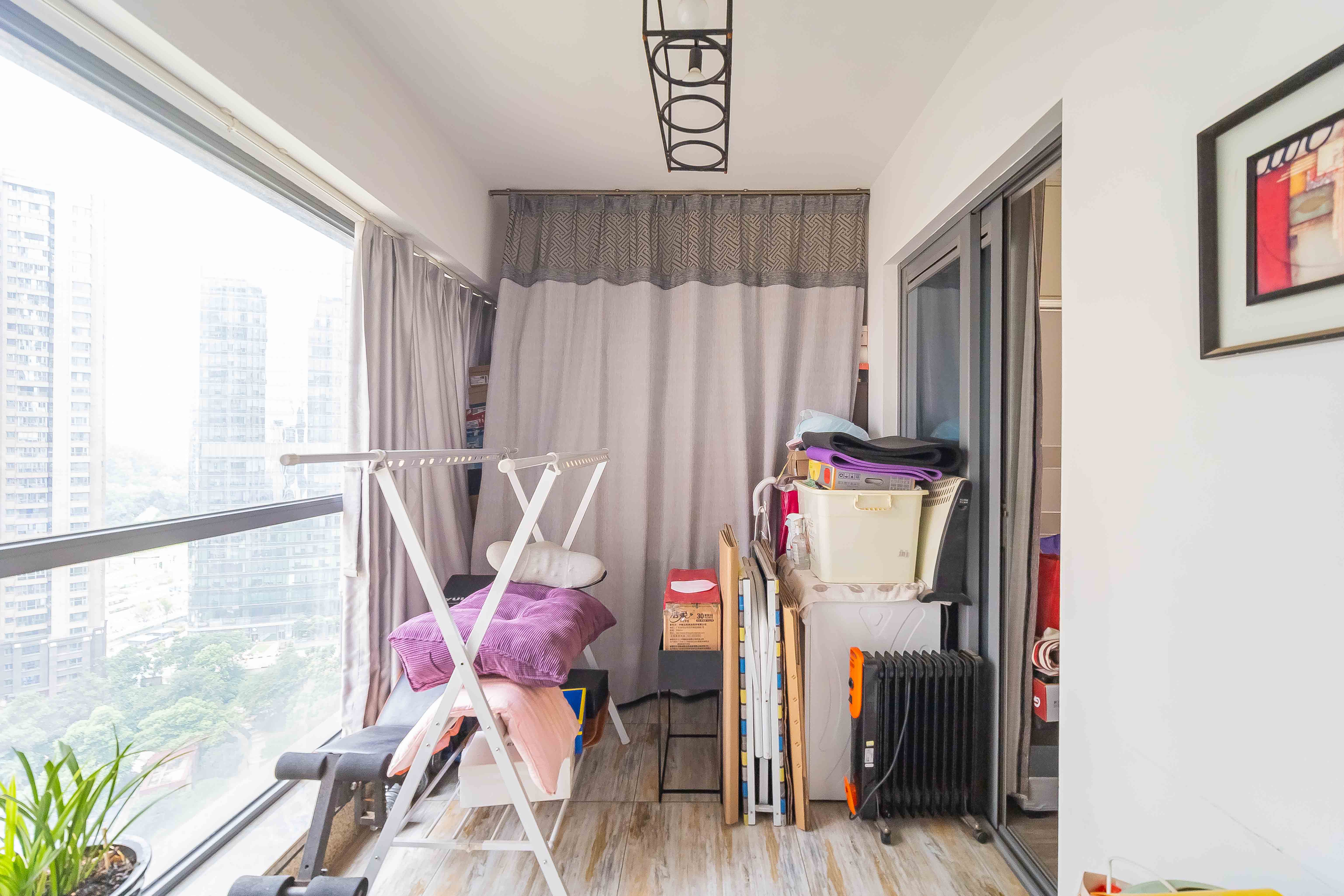 保利国际广场  4室2厅2卫    288.0万 保利国际广场  4室2厅2卫    288.0万阳台