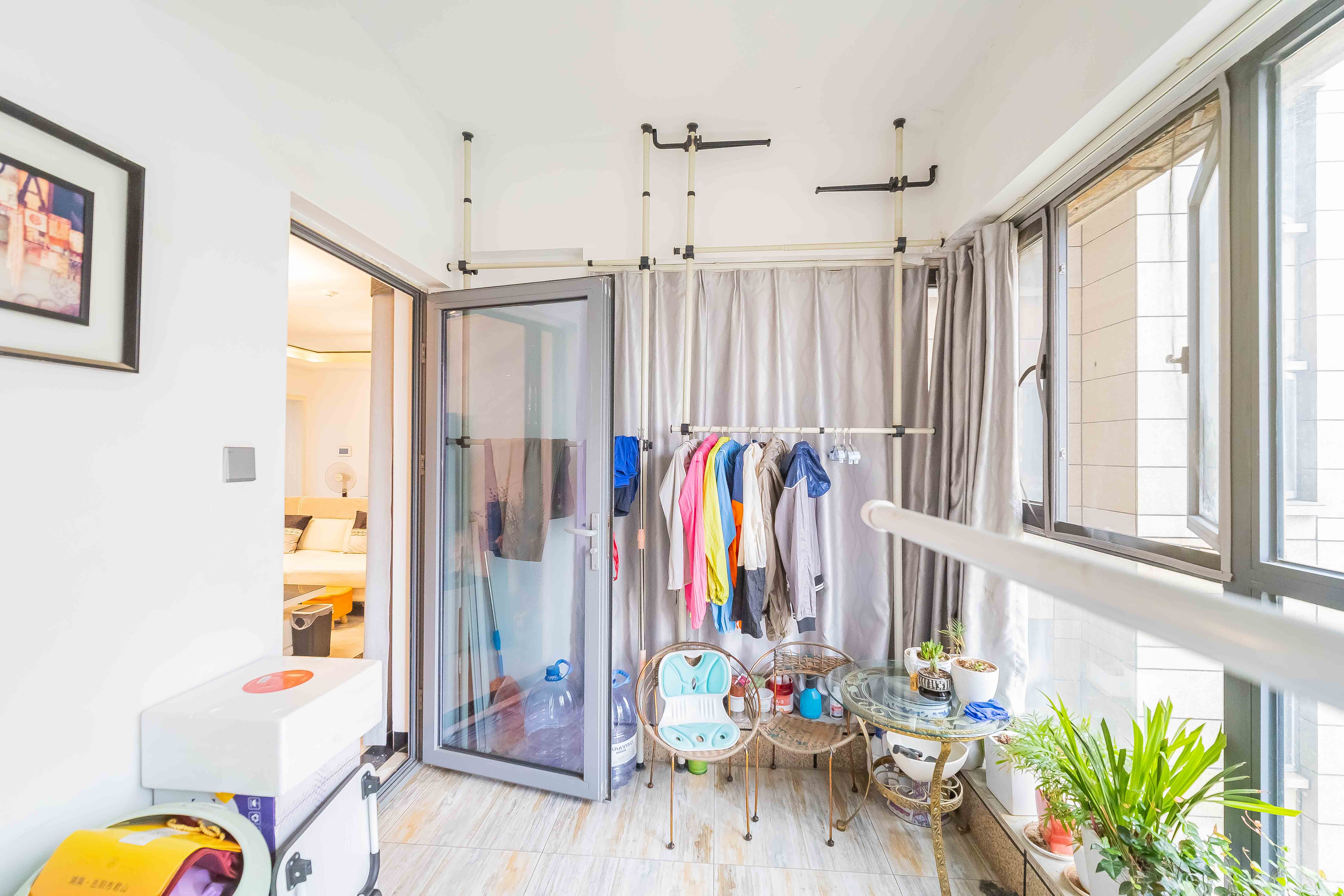 保利国际广场  4室2厅2卫    288.0万 保利国际广场  4室2厅2卫    288.0万阳台