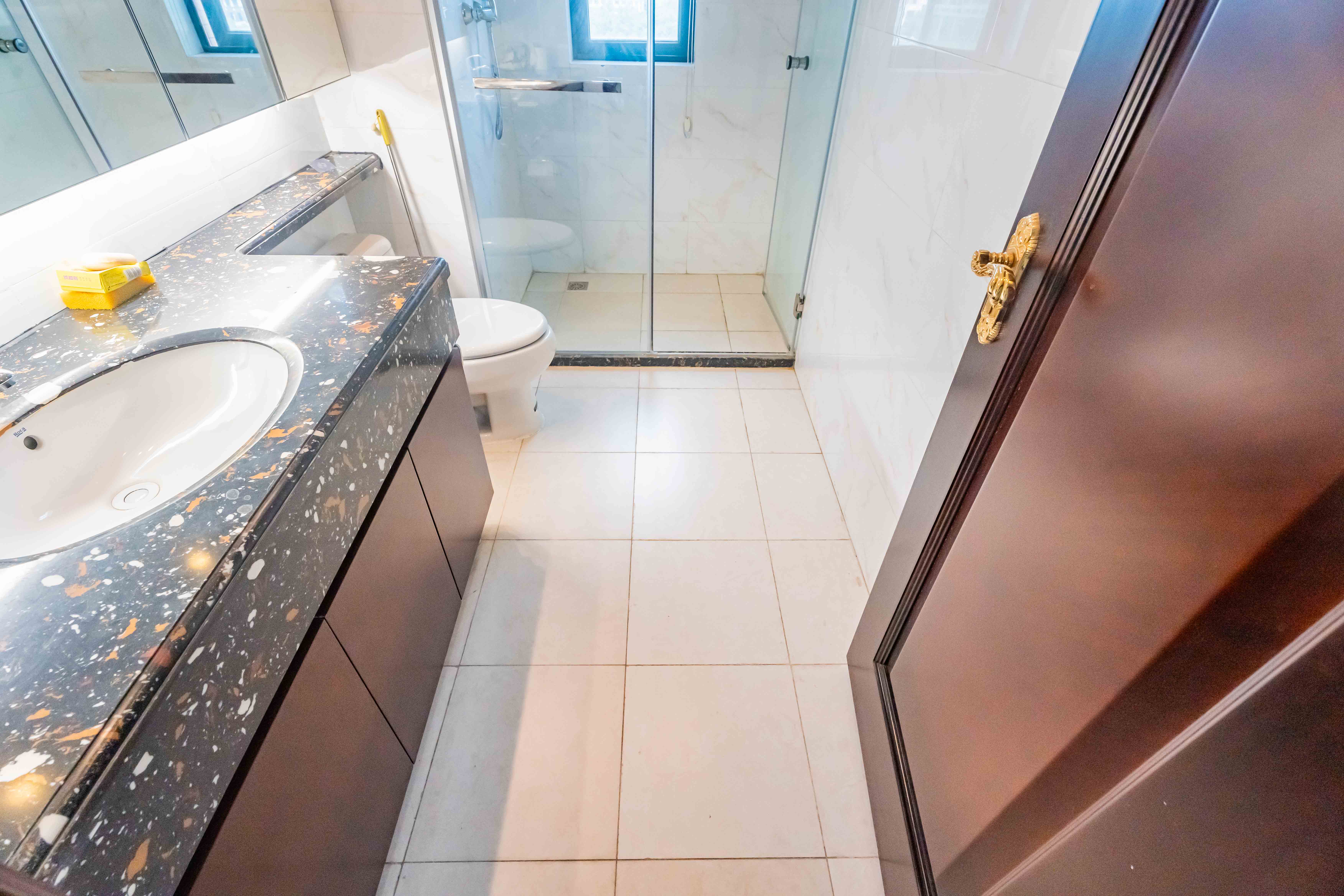 恒大雅苑  3室2厅2卫    115.0万 恒大雅苑  3室2厅2卫    115.0万卫生间