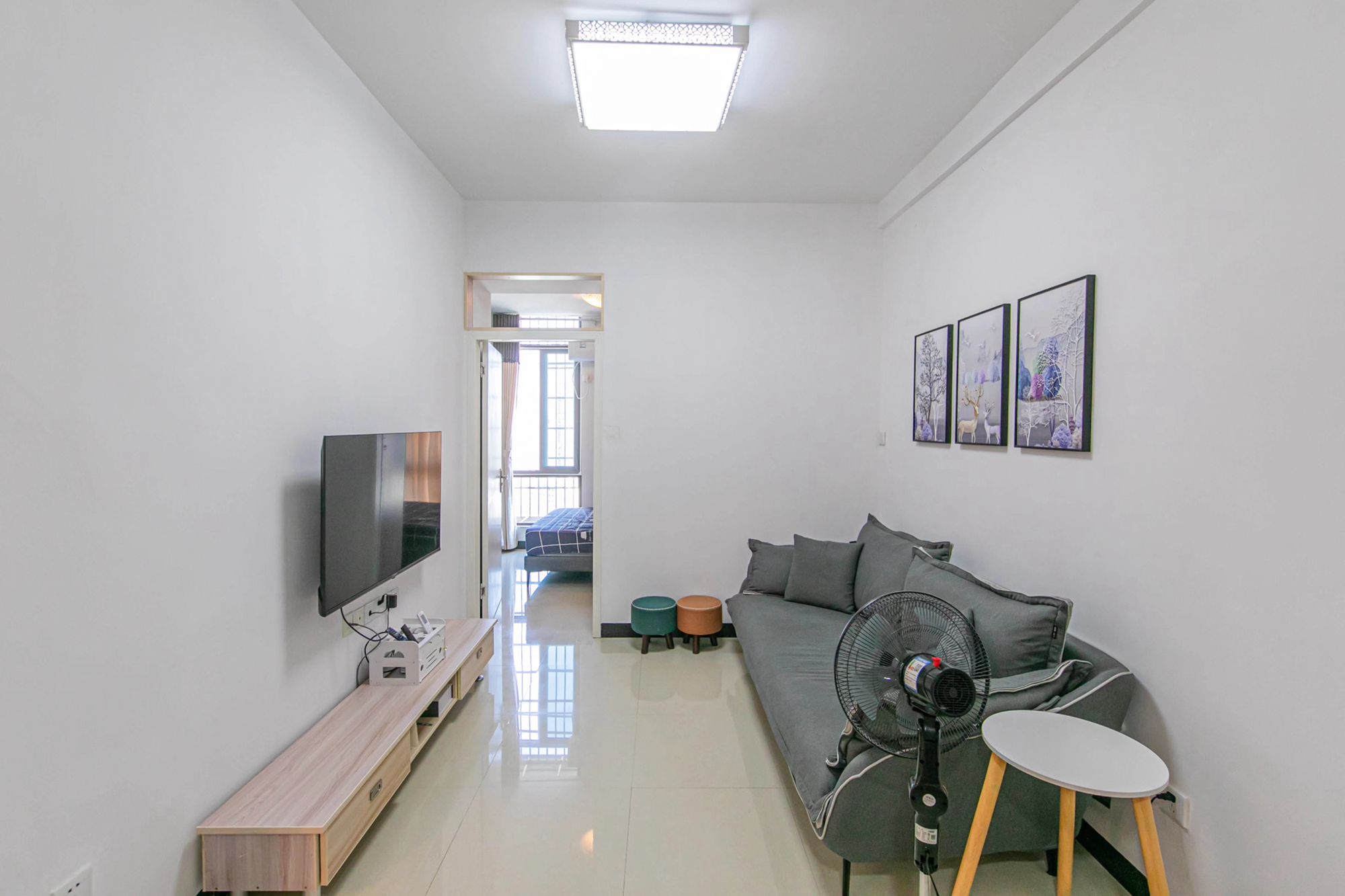 湖湾世景 1室1厅1卫 36.0万 湖湾世景 1室1厅1卫 36.0万客厅