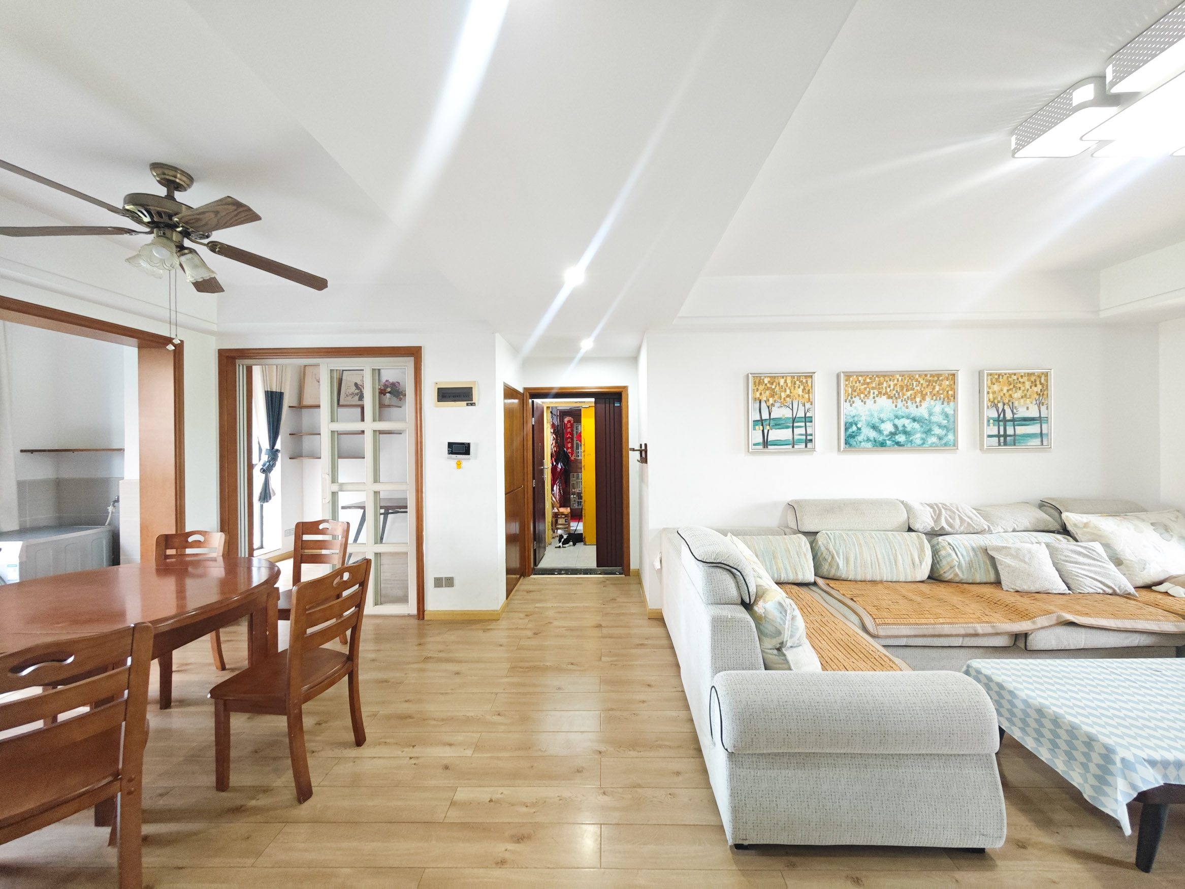 恒生碧水龙庭 4室2厅2卫 92.0万 恒生碧水龙庭 4室2厅2卫 92.0万客厅