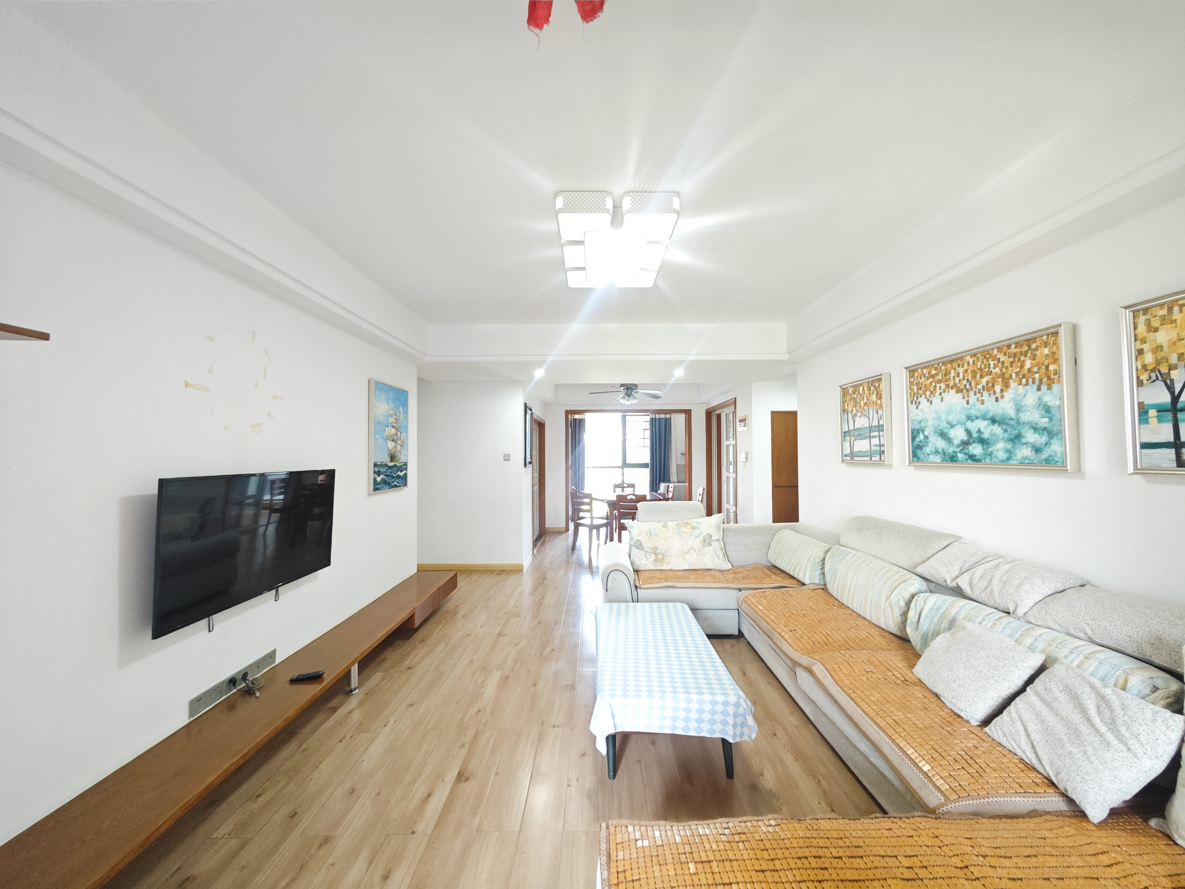 恒生碧水龙庭 4室2厅2卫 92.0万 恒生碧水龙庭 4室2厅2卫 92.0万客厅