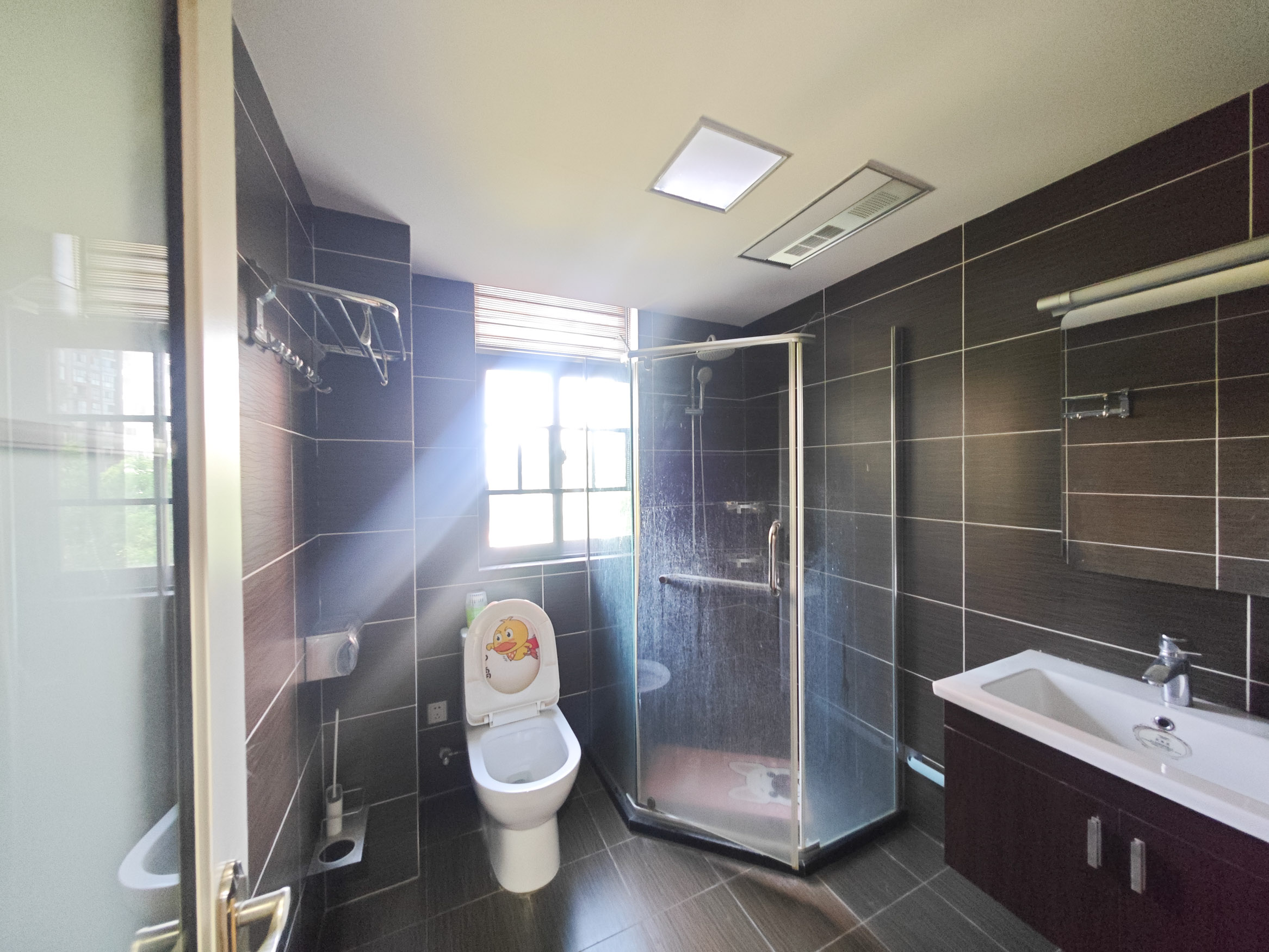 恒生碧水龙庭 4室2厅2卫 92.0万 恒生碧水龙庭 4室2厅2卫 92.0万卫生间