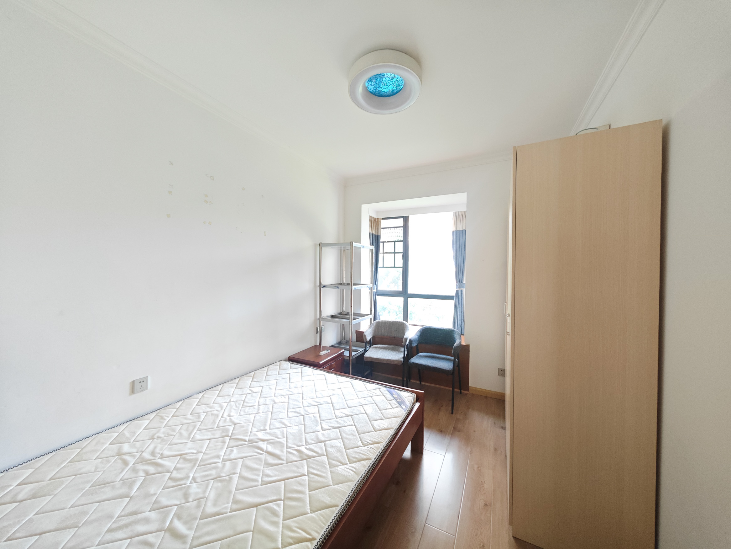 恒生碧水龙庭 4室2厅2卫 92.0万 恒生碧水龙庭 4室2厅2卫 92.0万卧室