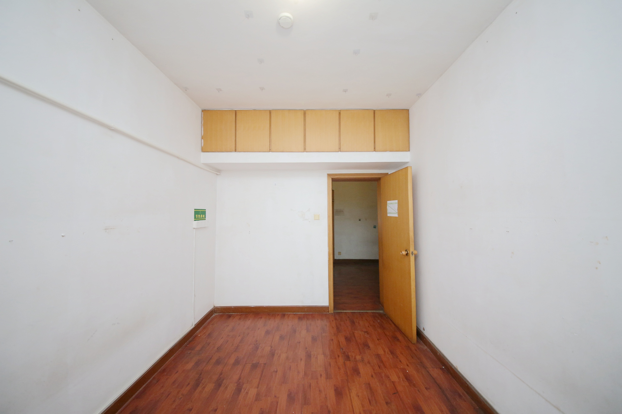 八一路417号大院  3室1厅1卫   96.50万卧室