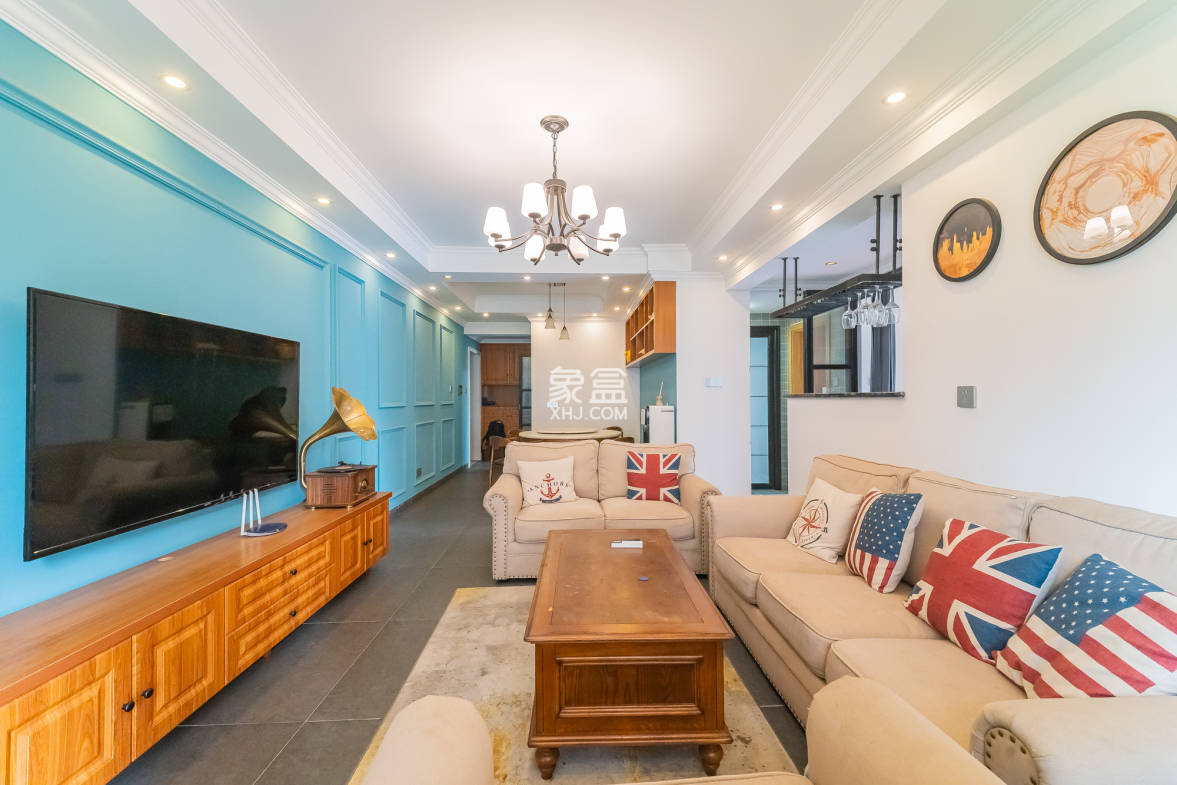 恒基凯旋门三期  3室2厅1卫    95.8万 恒基凯旋门三期  3室2厅1卫    95.8万客厅