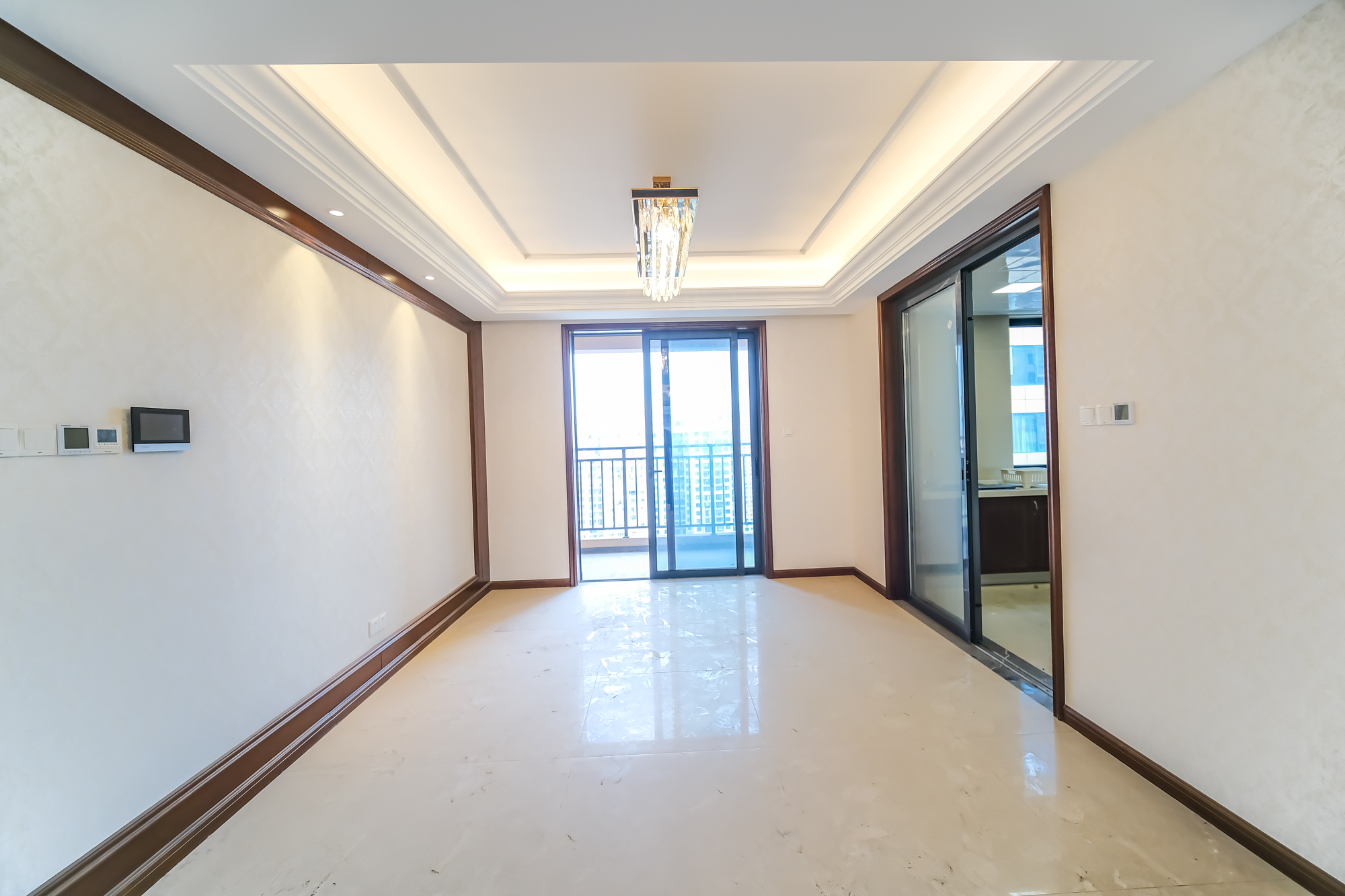 运达锦绣广场  5室2厅3卫    300.0万 运达锦绣广场  5室2厅3卫    300.0万客厅