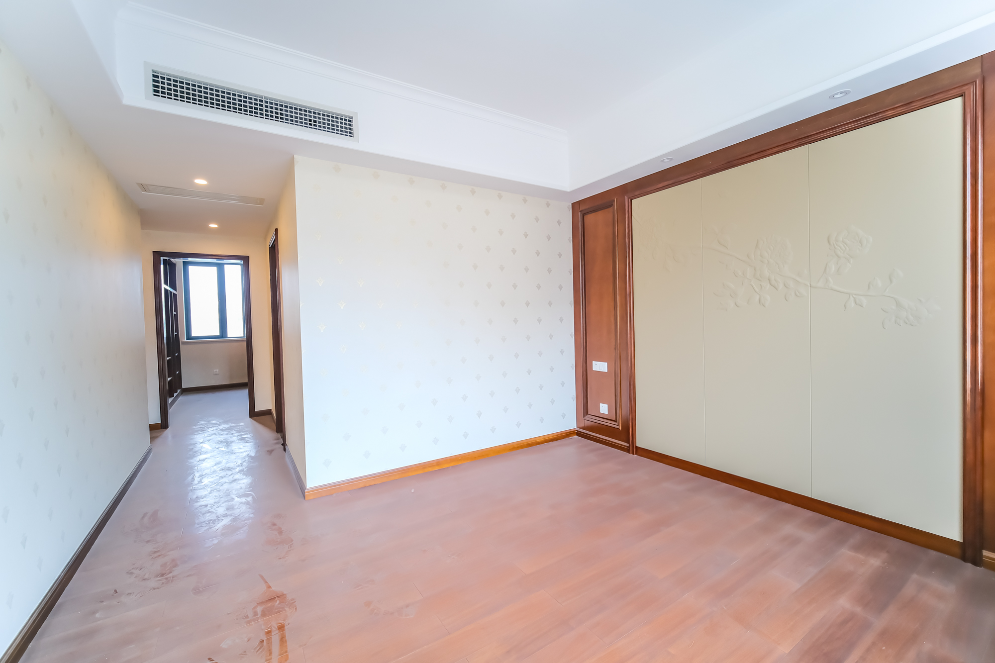 运达锦绣广场  5室2厅3卫    300.0万 运达锦绣广场  5室2厅3卫    300.0万卧室