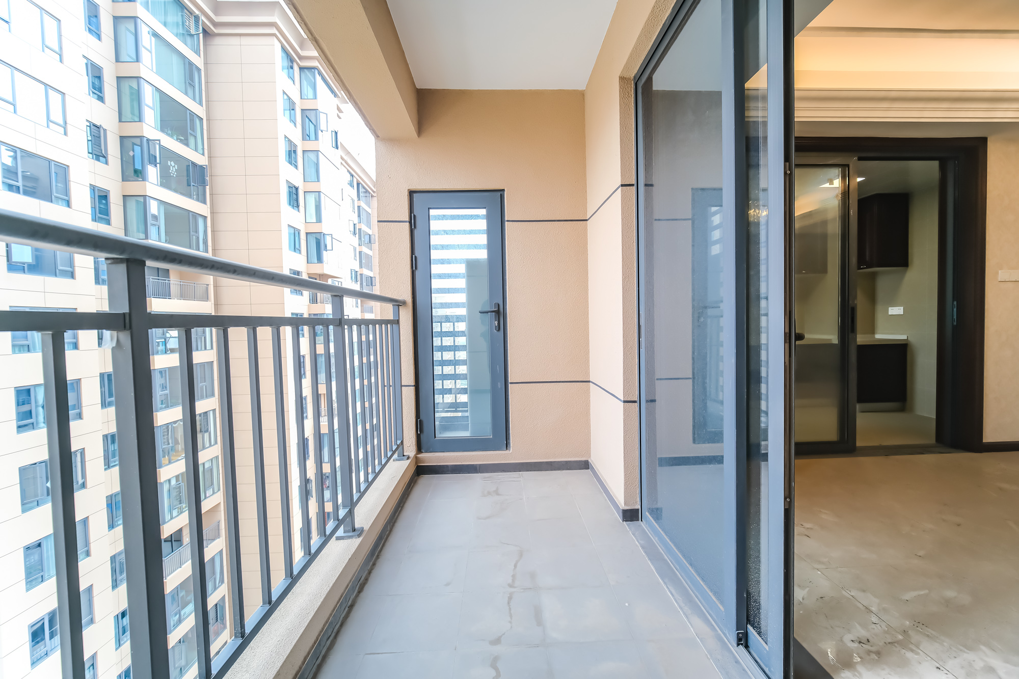 运达锦绣广场  5室2厅3卫    300.0万 运达锦绣广场  5室2厅3卫    300.0万阳台