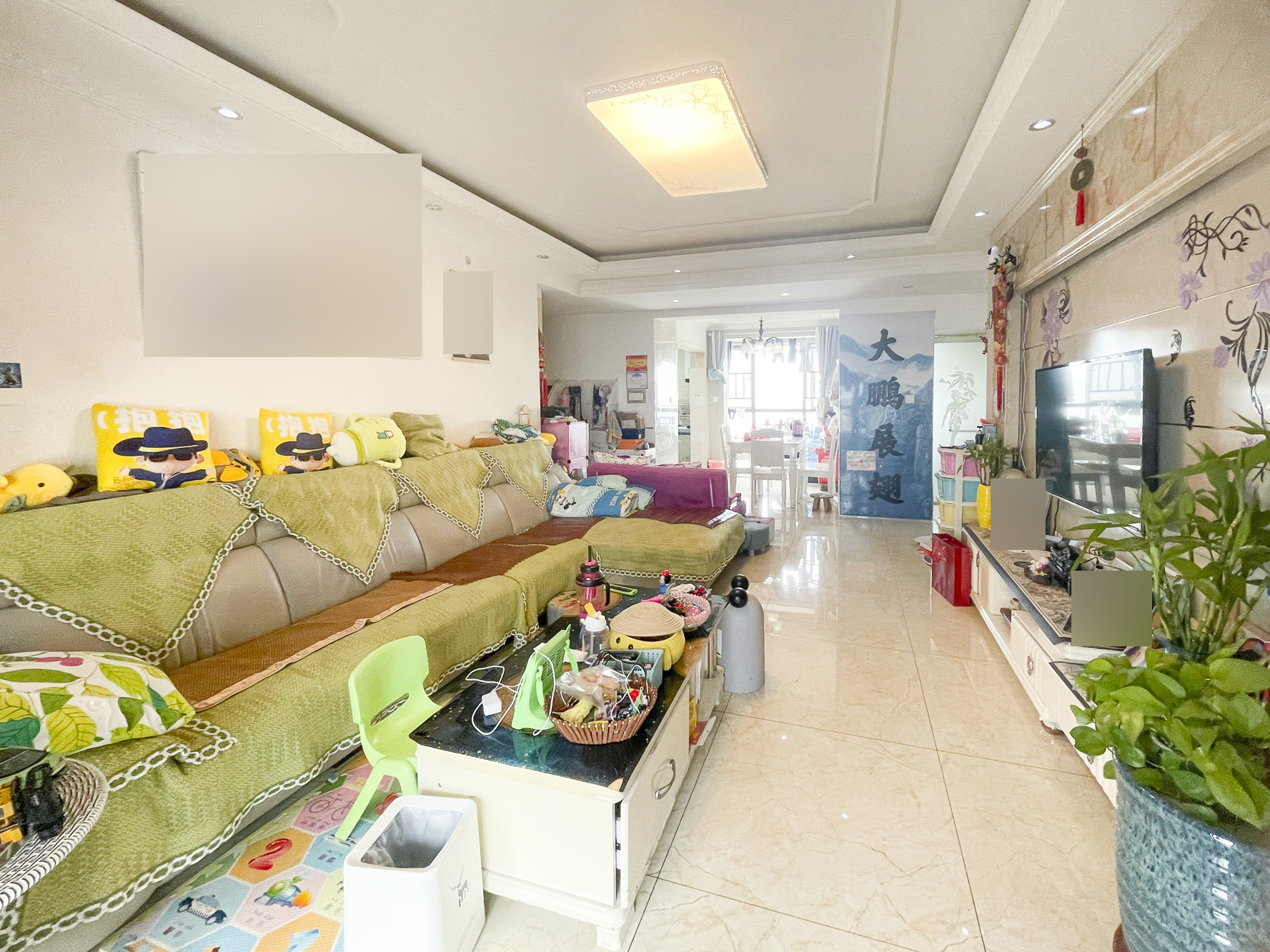 山语城三期  3室2厅2卫   102.00万客厅