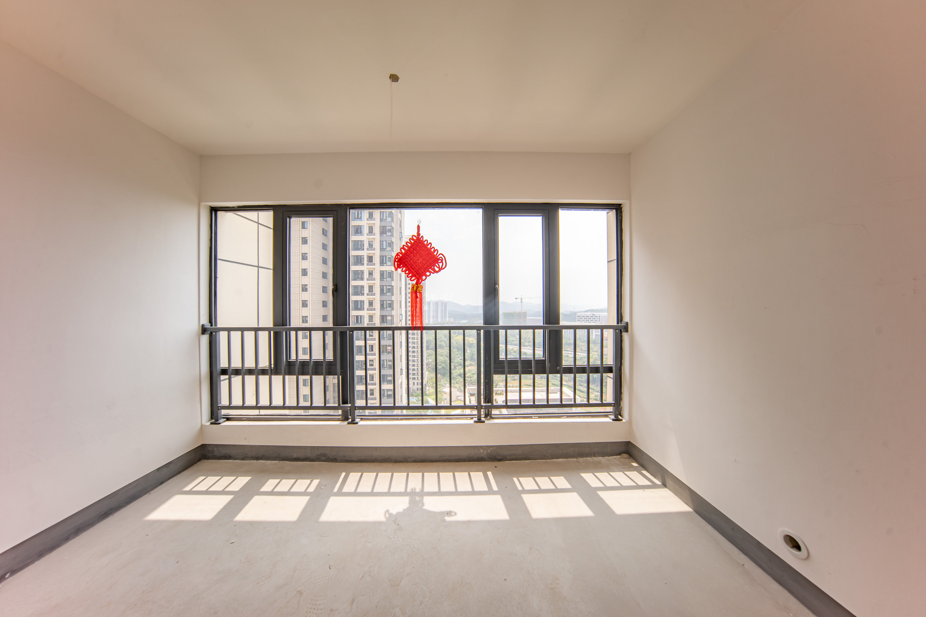 建投象山国际  4室2厅2卫    150.0万阳台