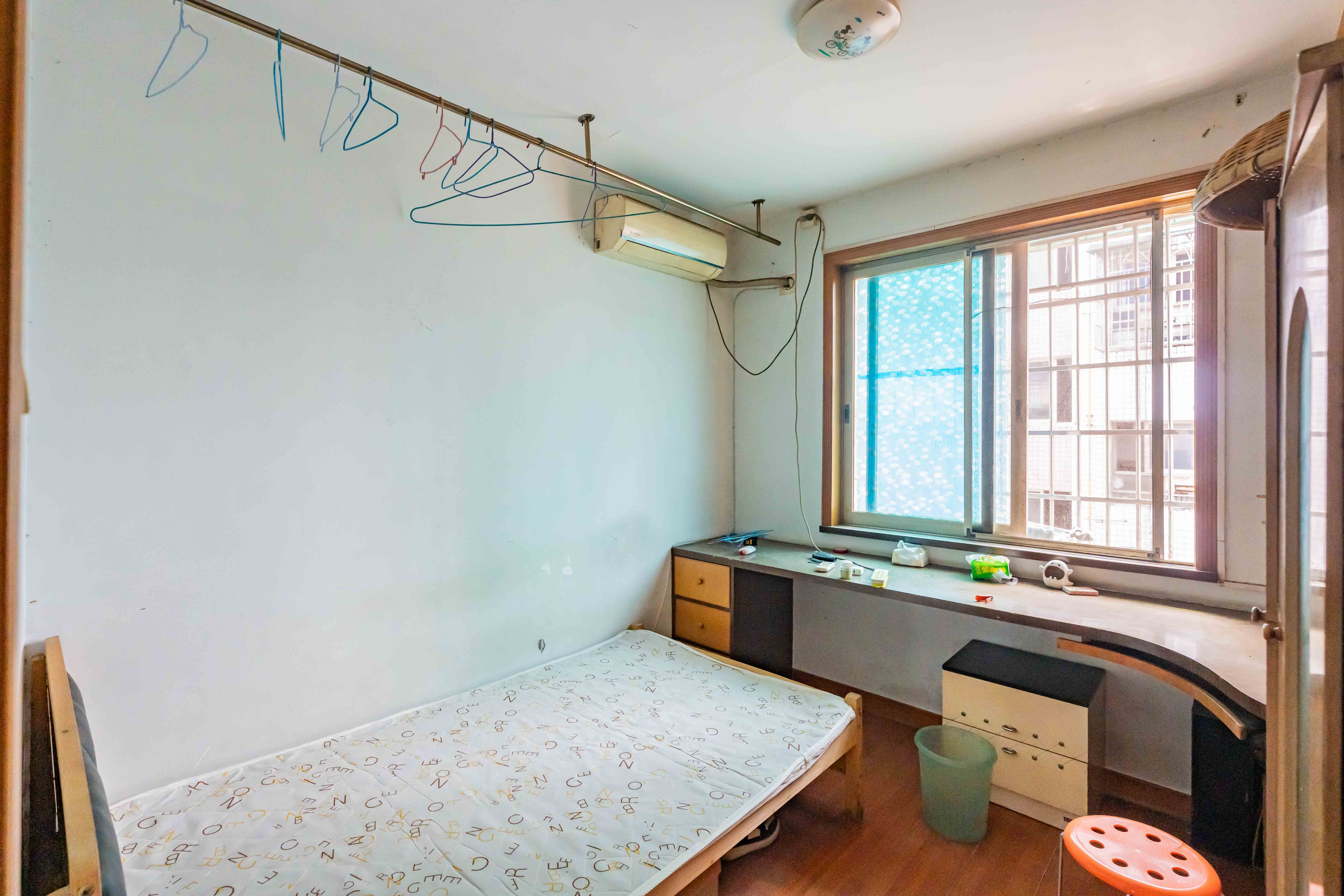 学宫街商住楼  1室0厅0卫   75.00万卧室