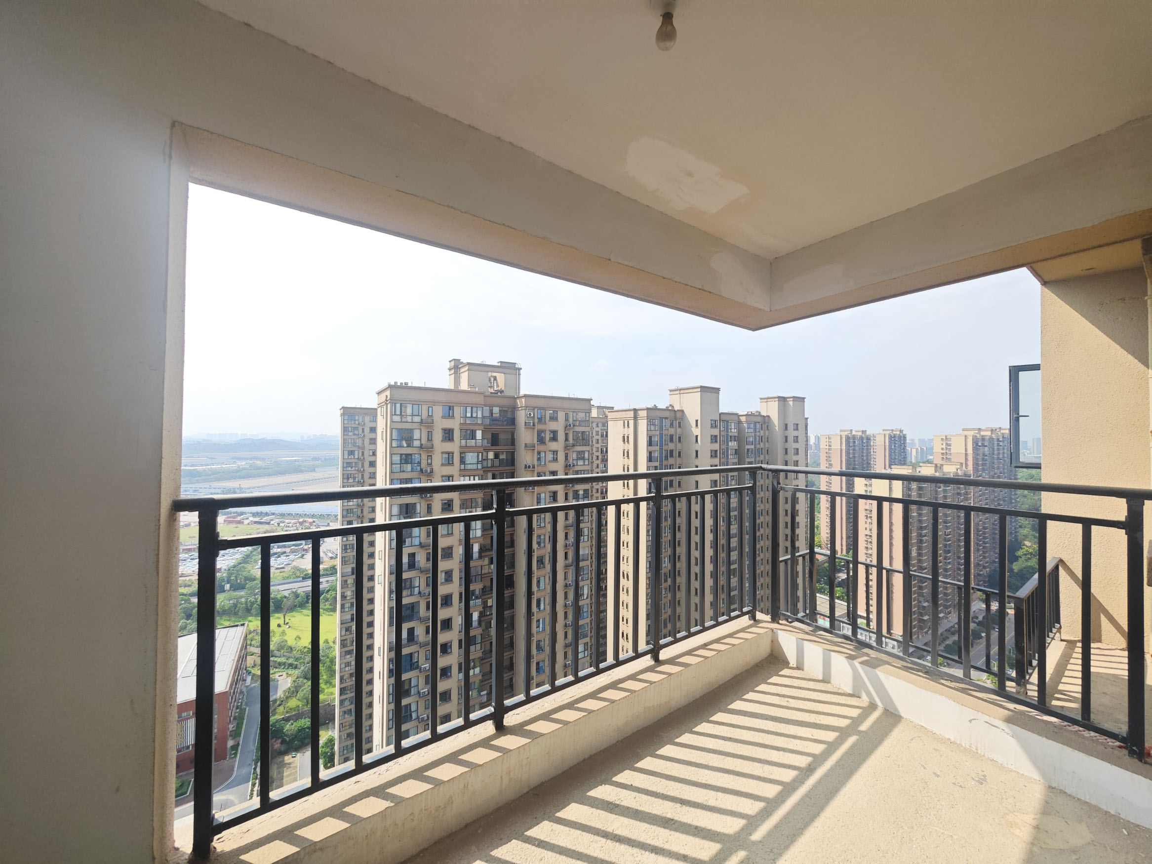 中建嘉和城  3室2厅1卫   85.50万阳台