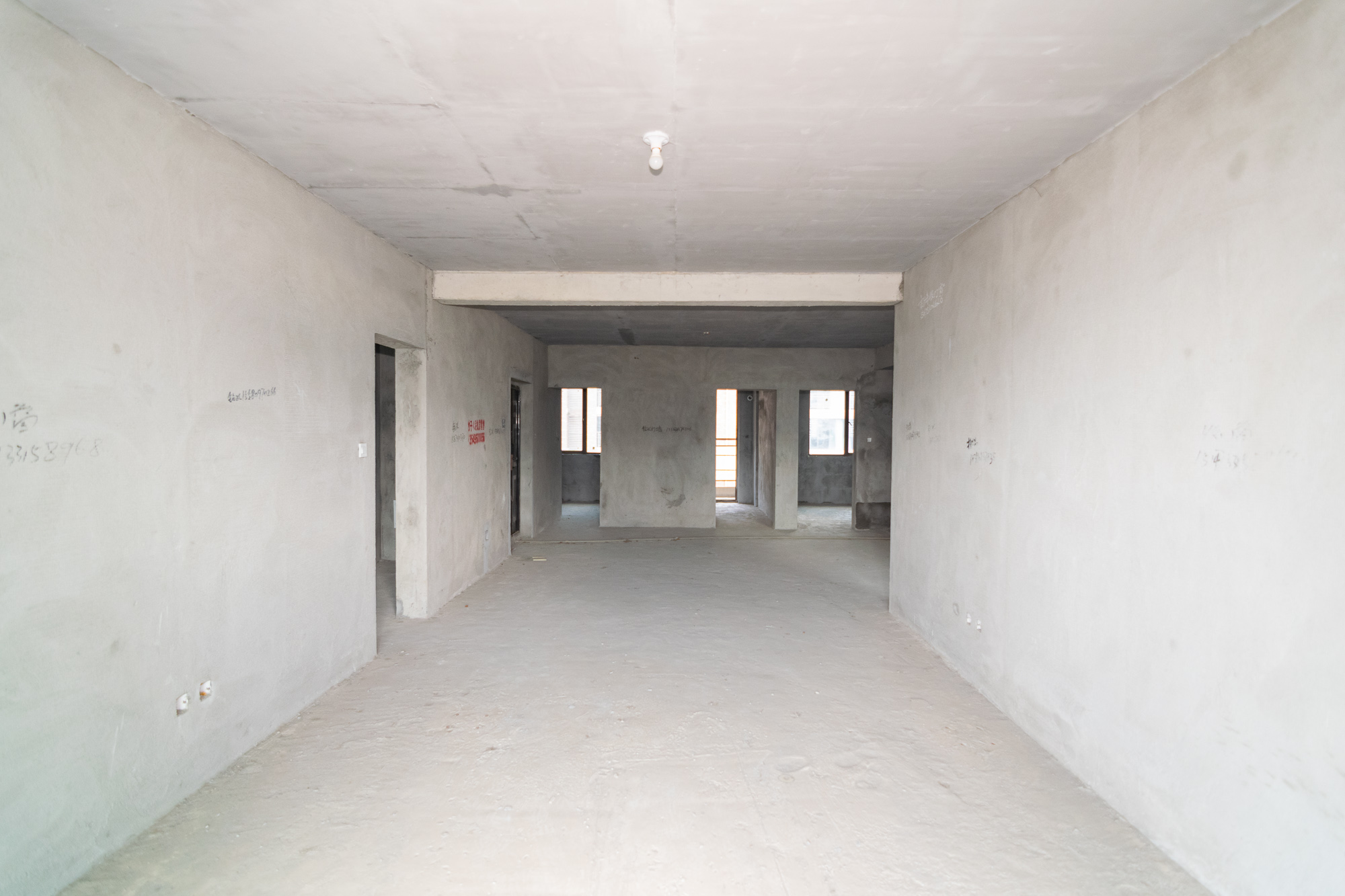 大汉汉园  4室2厅3卫    108.0万 大汉汉园  4室2厅3卫    108.0万客厅