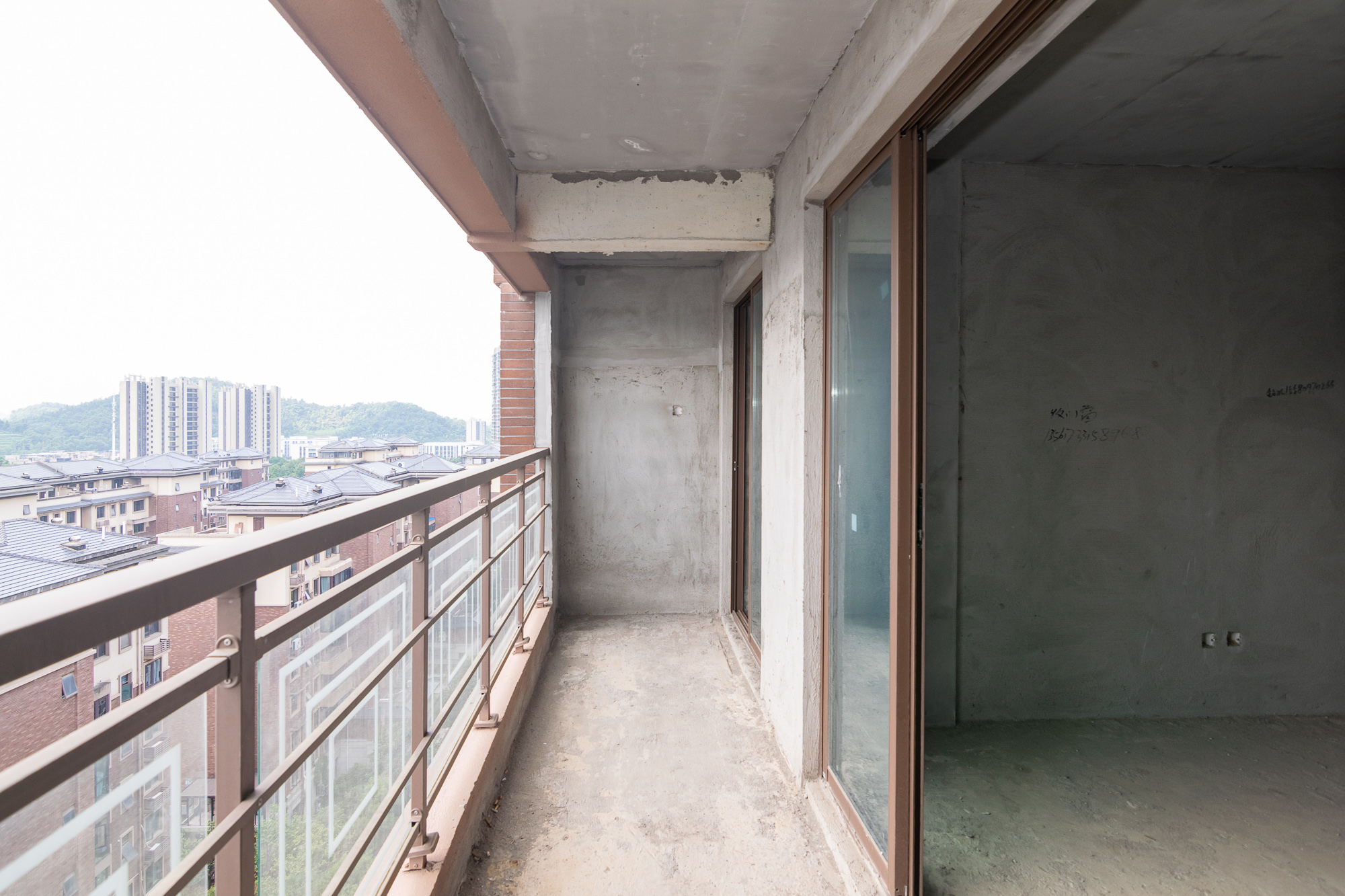 大汉汉园  4室2厅3卫    108.0万 大汉汉园  4室2厅3卫    108.0万阳台