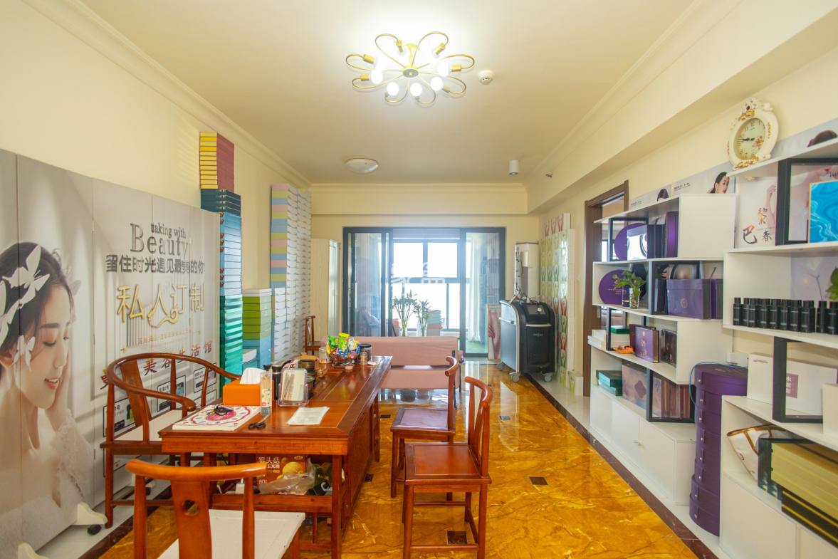 碧桂园威尼斯城  2室1厅1卫    62.8万 碧桂园威尼斯城  2室1厅1卫    62.8万客厅