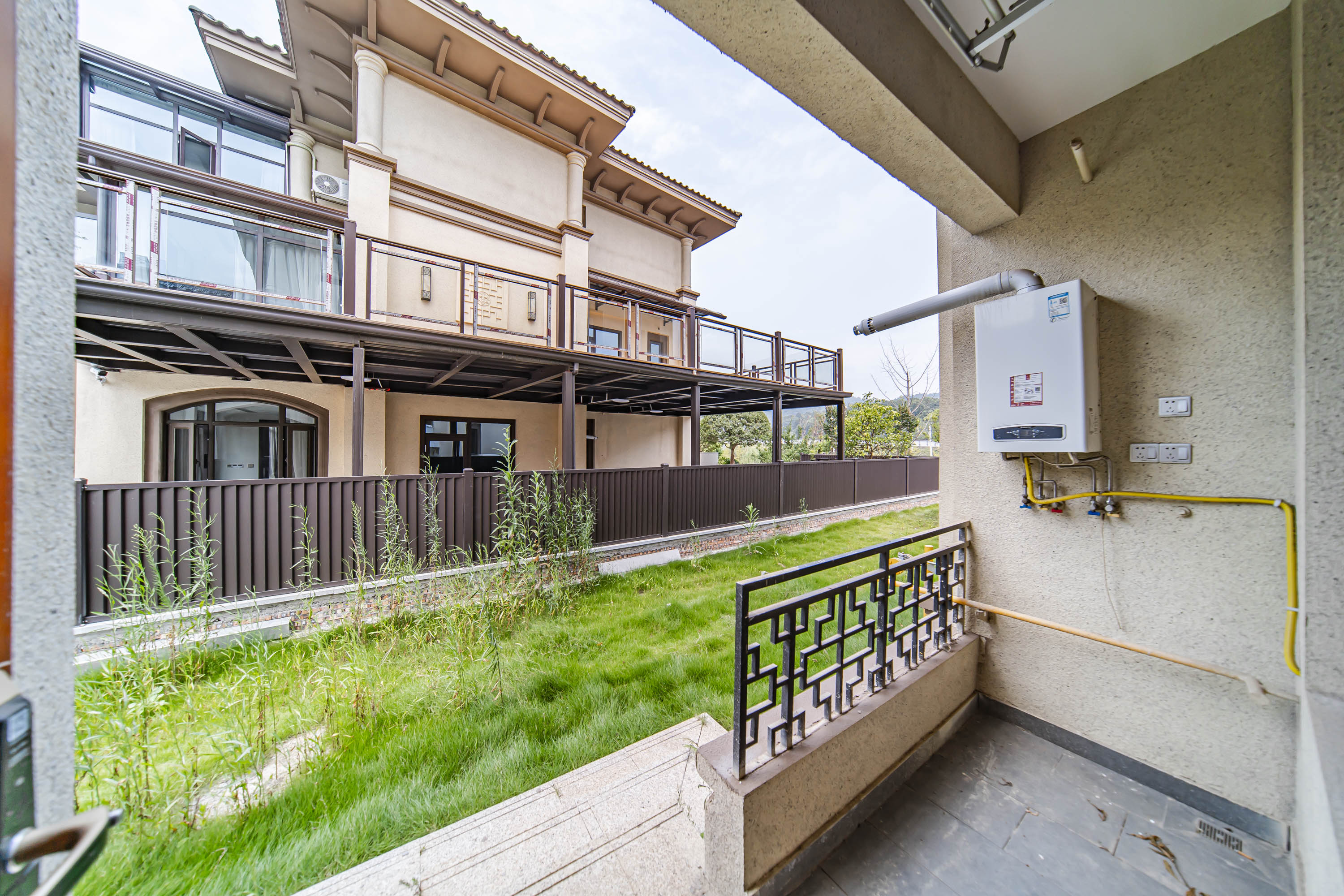 恒大文化旅游城C区  6室3厅3卫   580.00万阳台