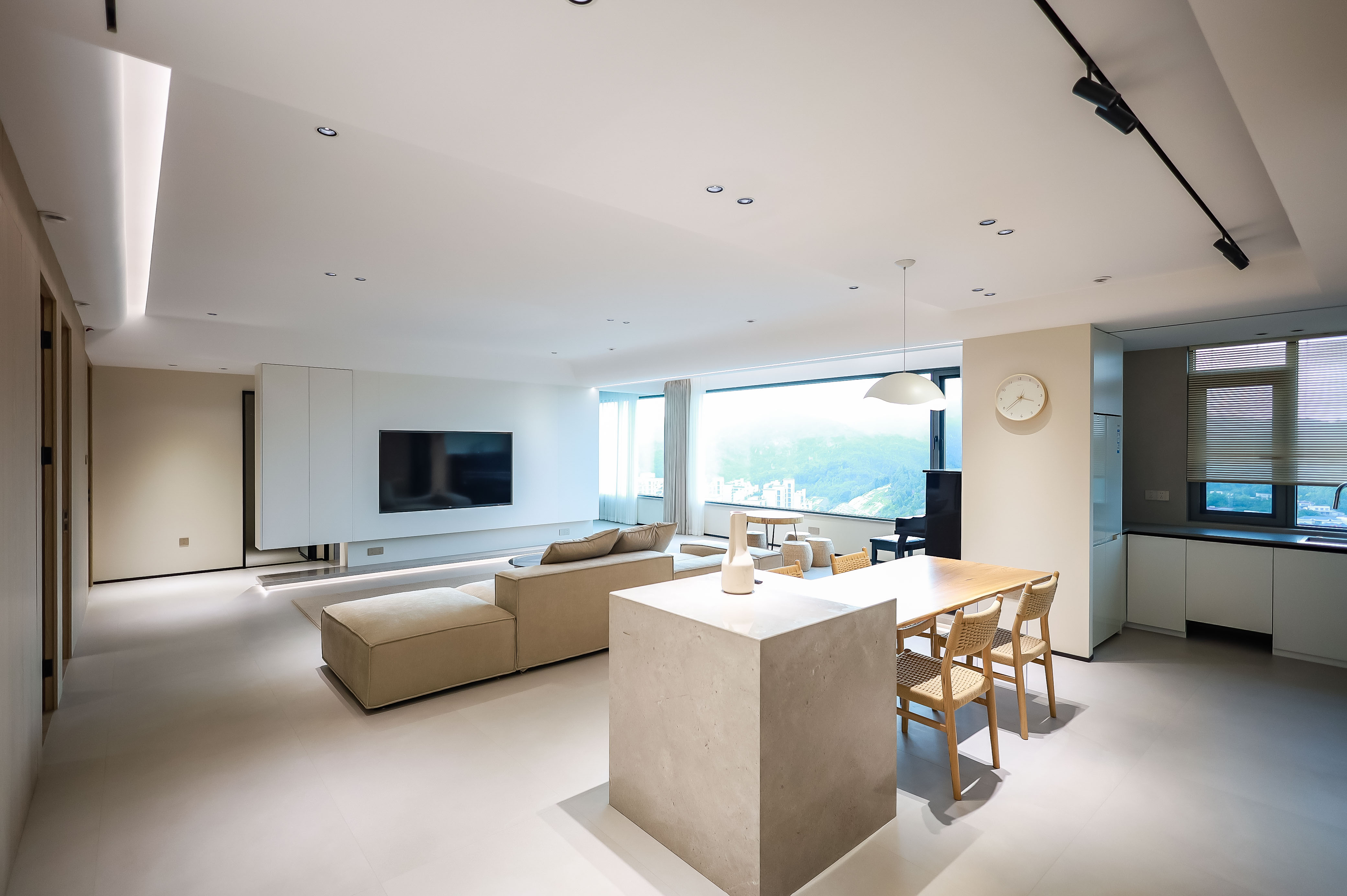 万象府台  4室2厅2卫   408.00万客厅