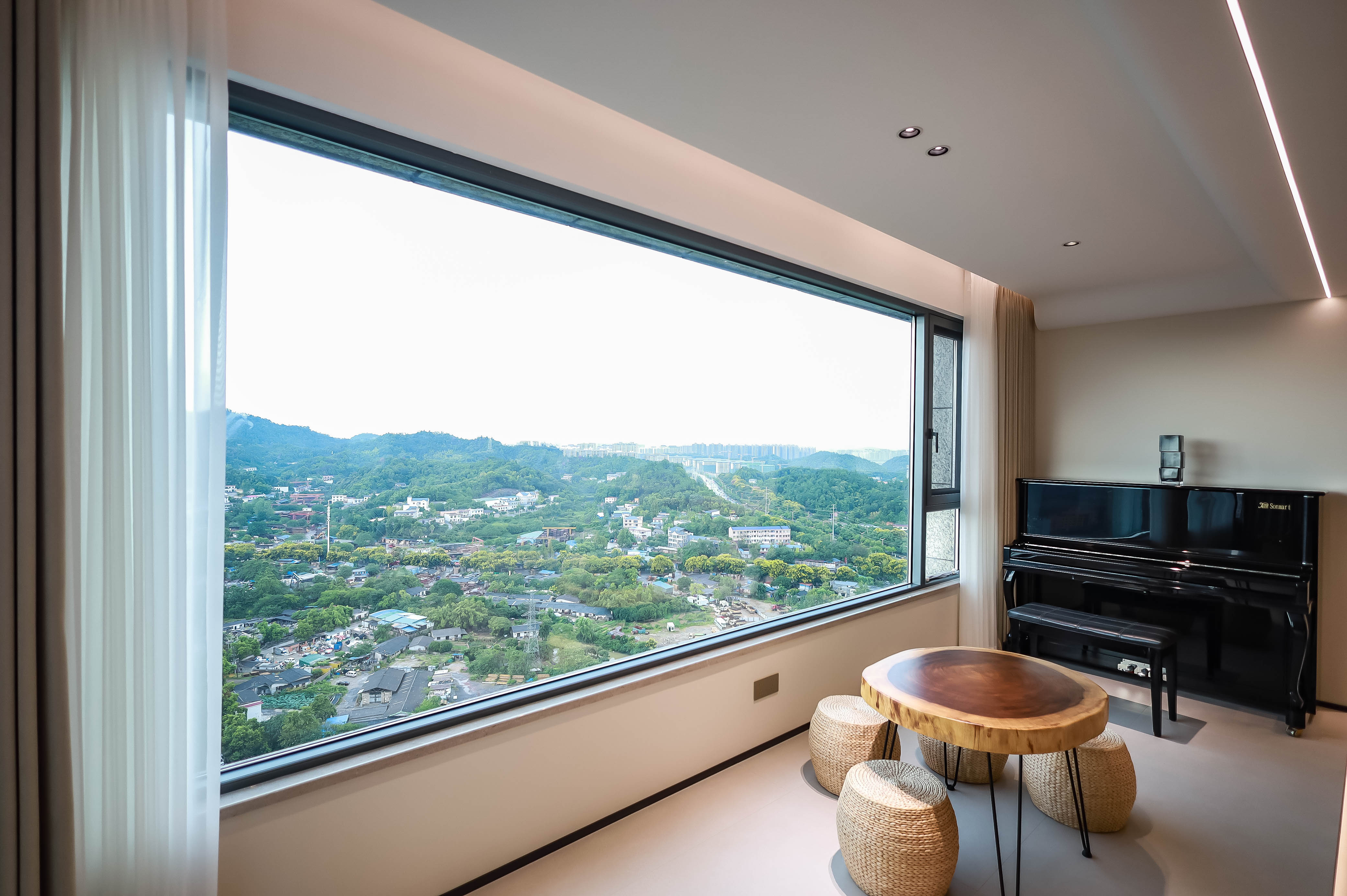 万象府台  4室2厅2卫   408.00万阳台