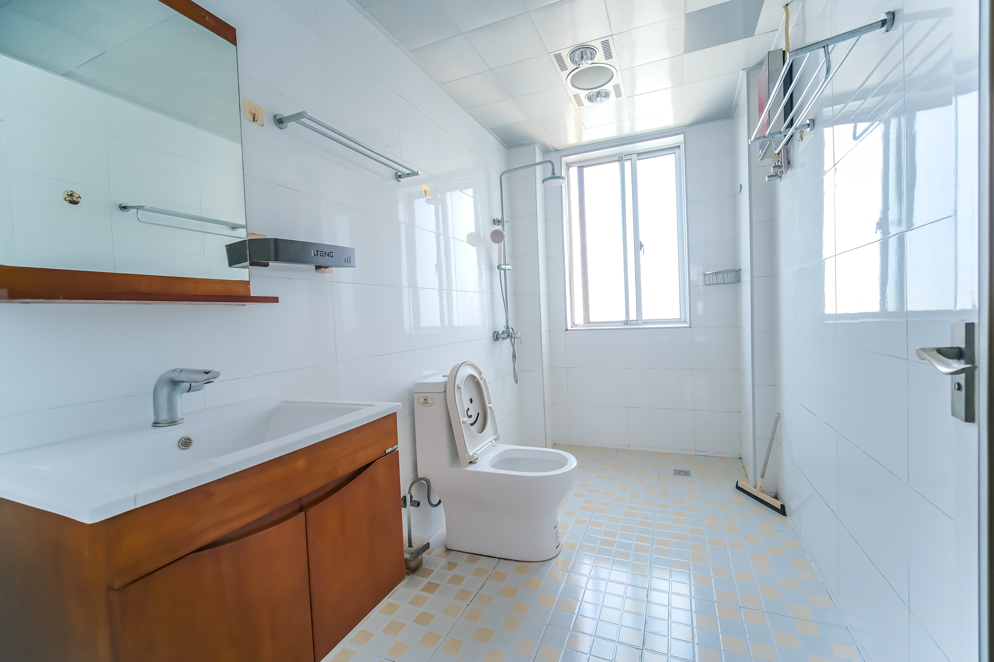 红树湾  3室2厅2卫    63.0万 红树湾  3室2厅2卫    63.0万卫生间