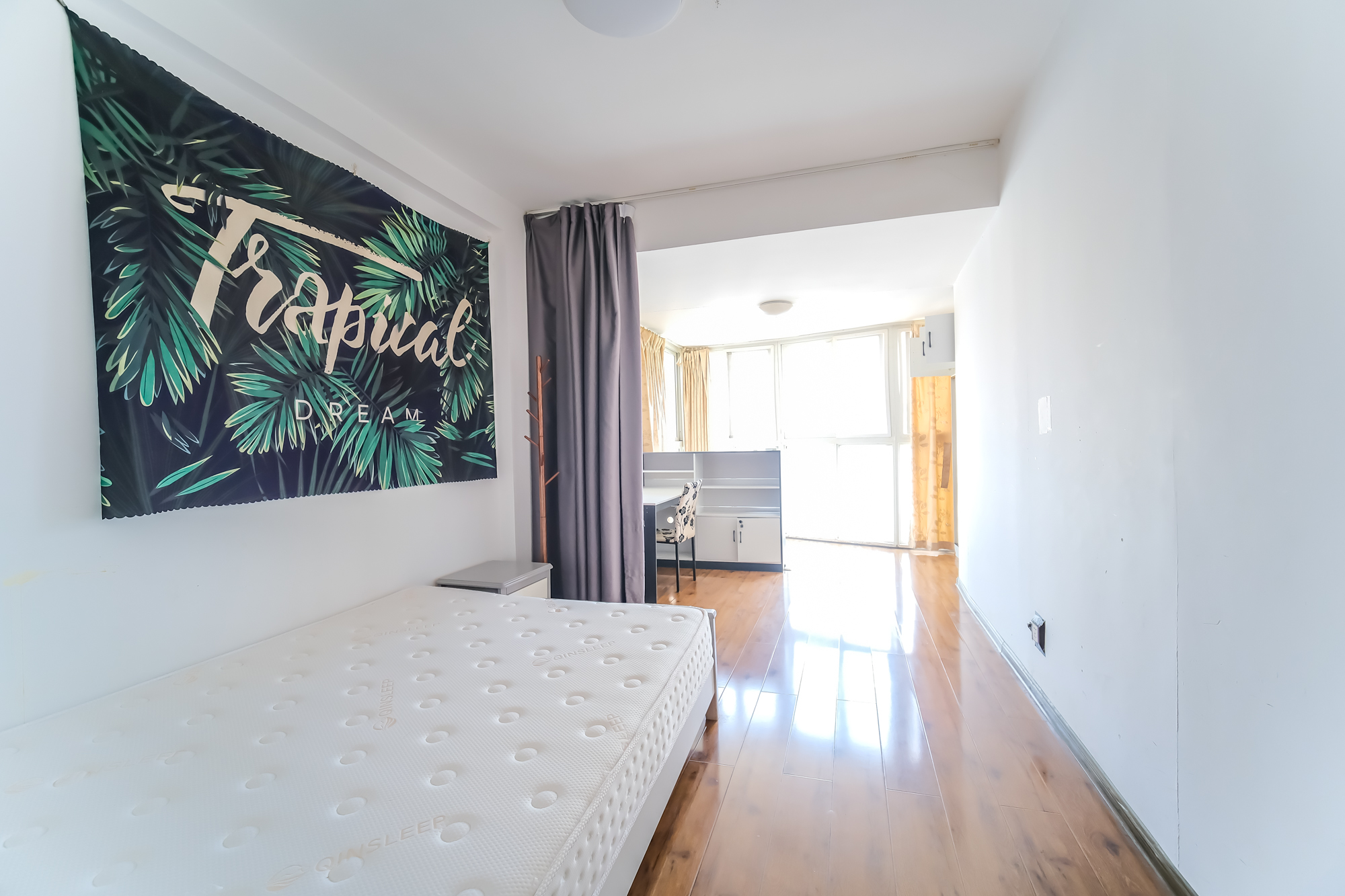 红树湾  3室2厅2卫    63.0万 红树湾  3室2厅2卫    63.0万卧室