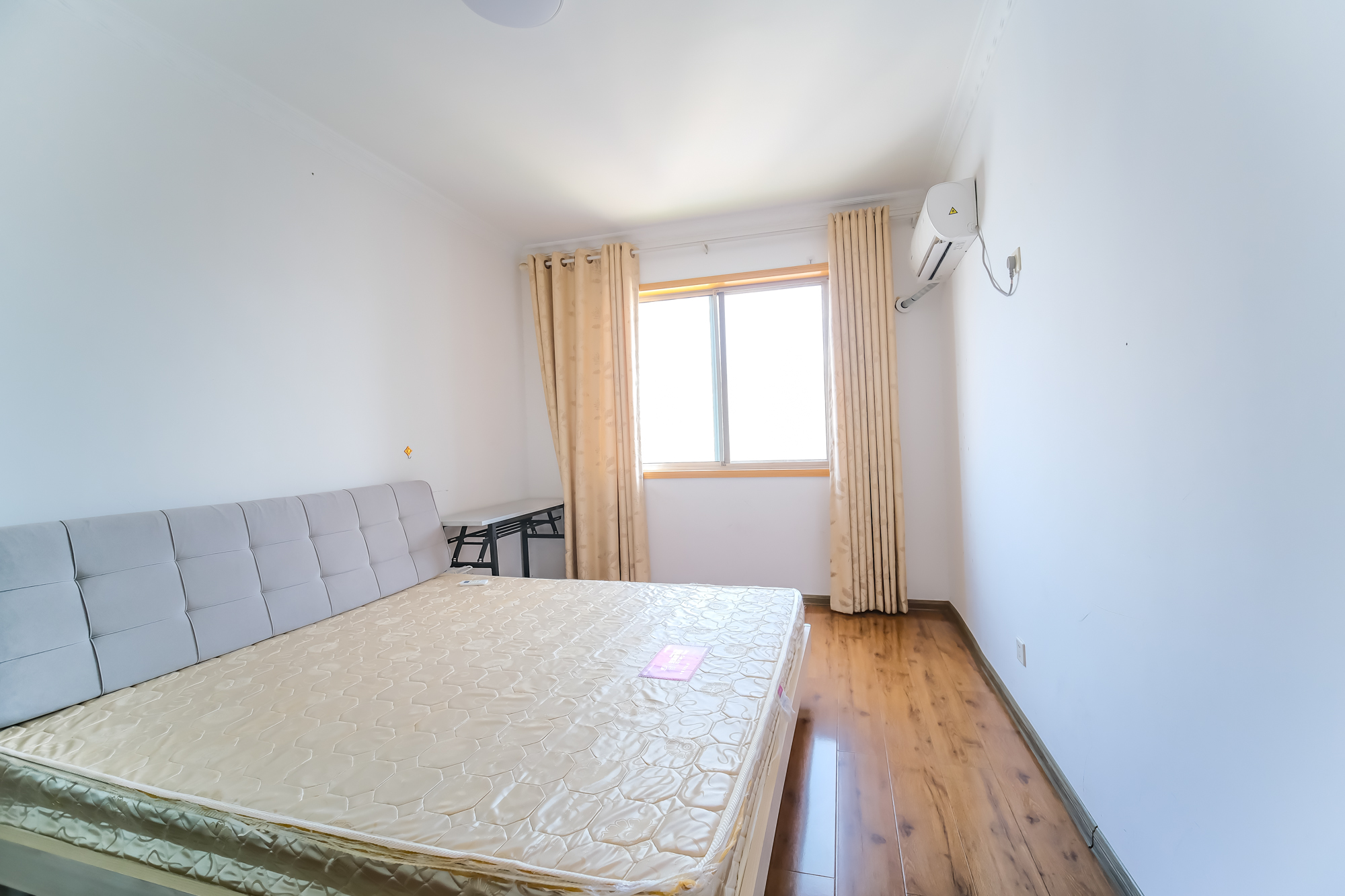 红树湾  3室2厅2卫    63.0万 红树湾  3室2厅2卫    63.0万卧室