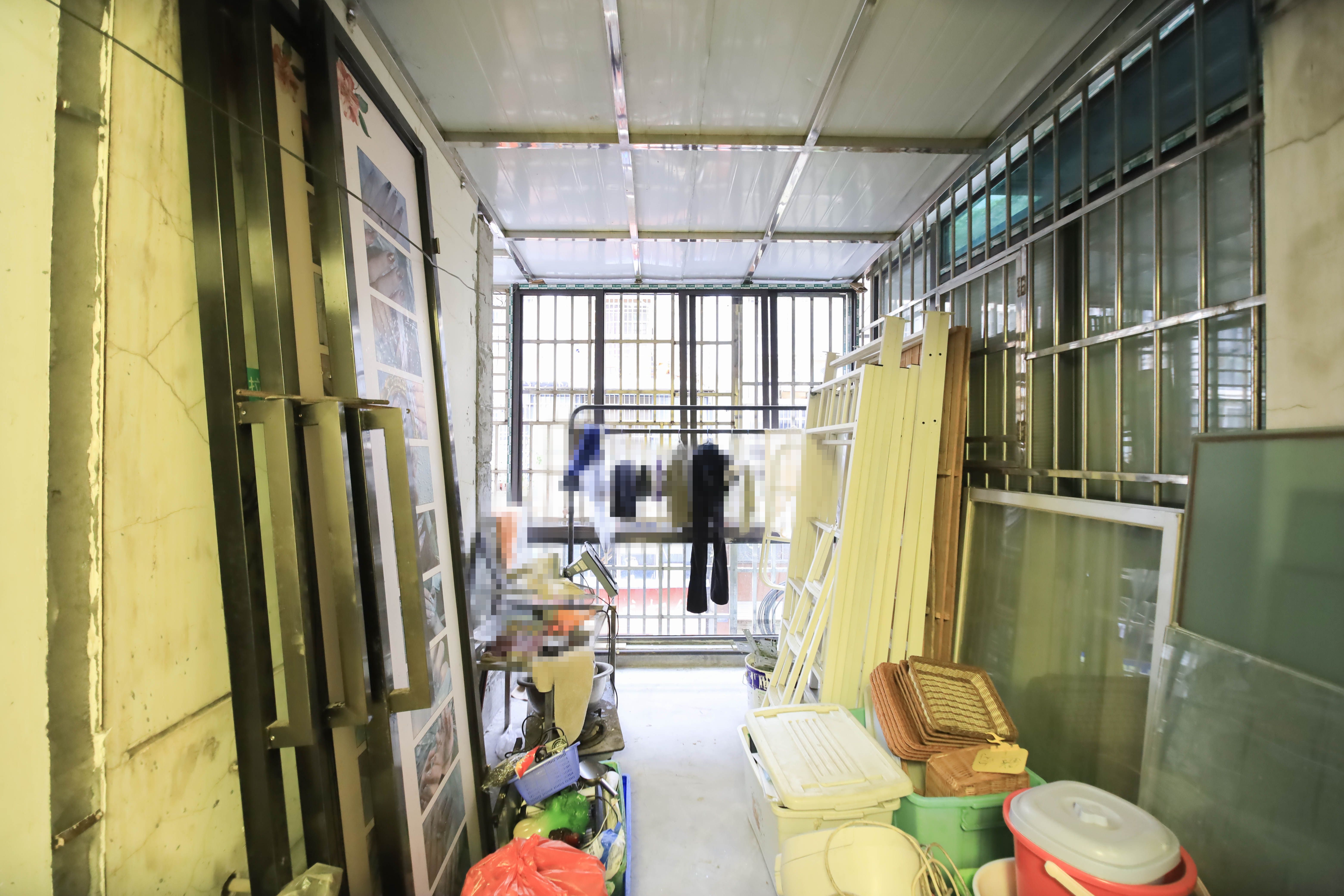 莲湖汽车饰品城（莲湖公寓）  2室1厅1卫   48.00万阳台