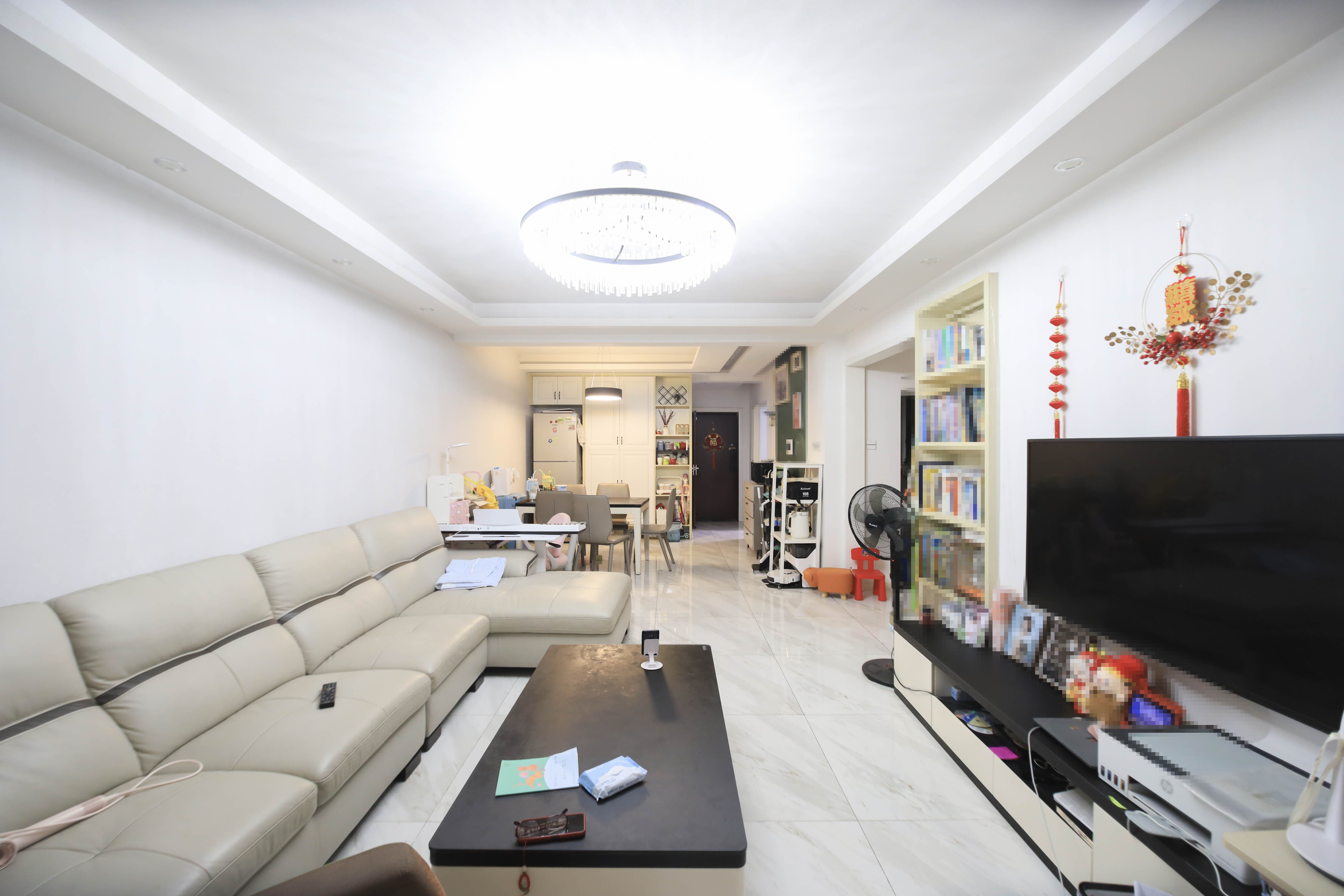 潇湘名城(新里程潇湘名城)  3室2厅2卫    96.8万 潇湘名城(新里程潇湘名城)  3室2厅2卫    96.8万客厅