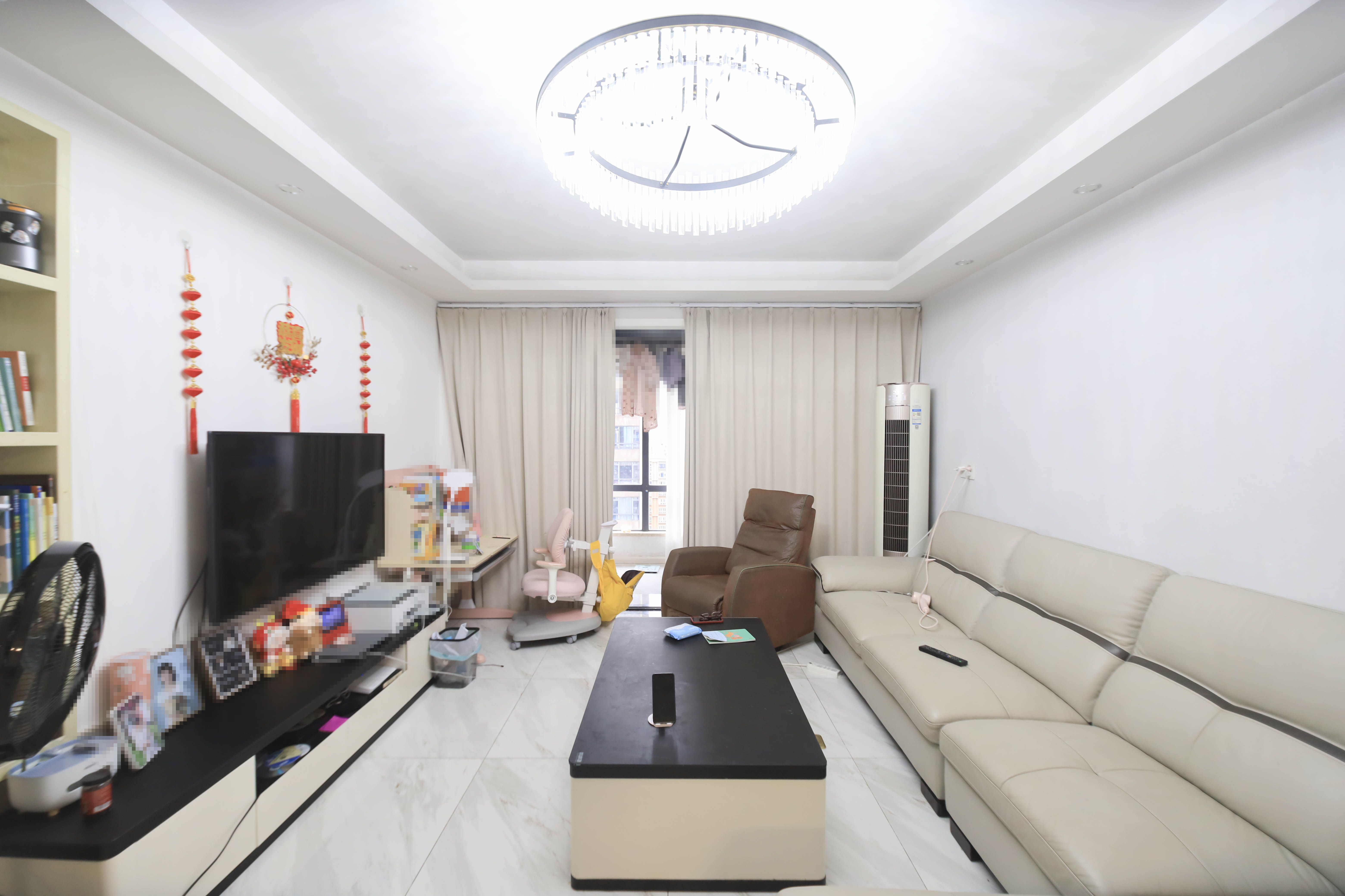 潇湘名城(新里程潇湘名城)  3室2厅2卫    96.8万 潇湘名城(新里程潇湘名城)  3室2厅2卫    96.8万客厅