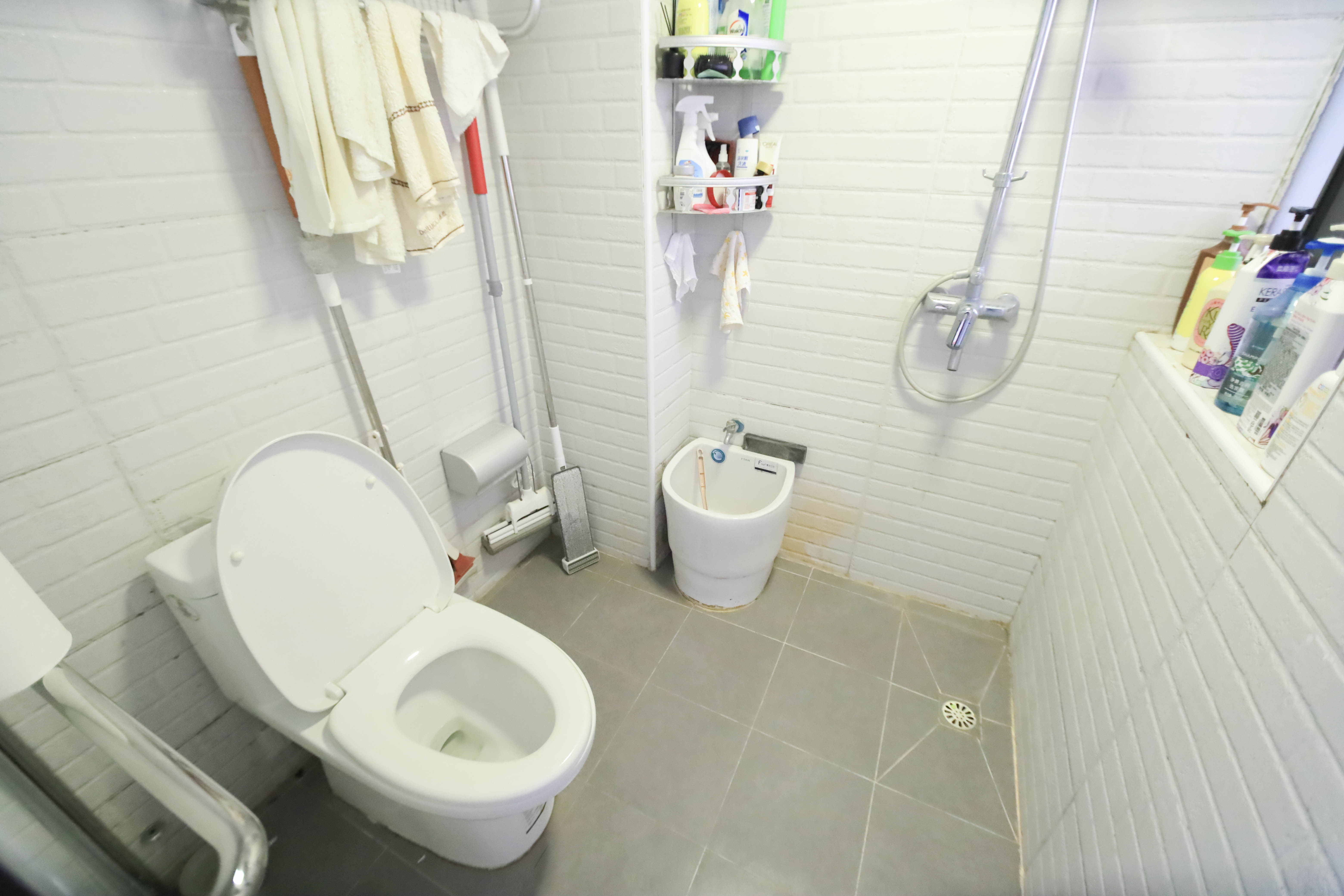 潇湘名城(新里程潇湘名城)  3室2厅2卫    96.8万 潇湘名城(新里程潇湘名城)  3室2厅2卫    96.8万卫生间